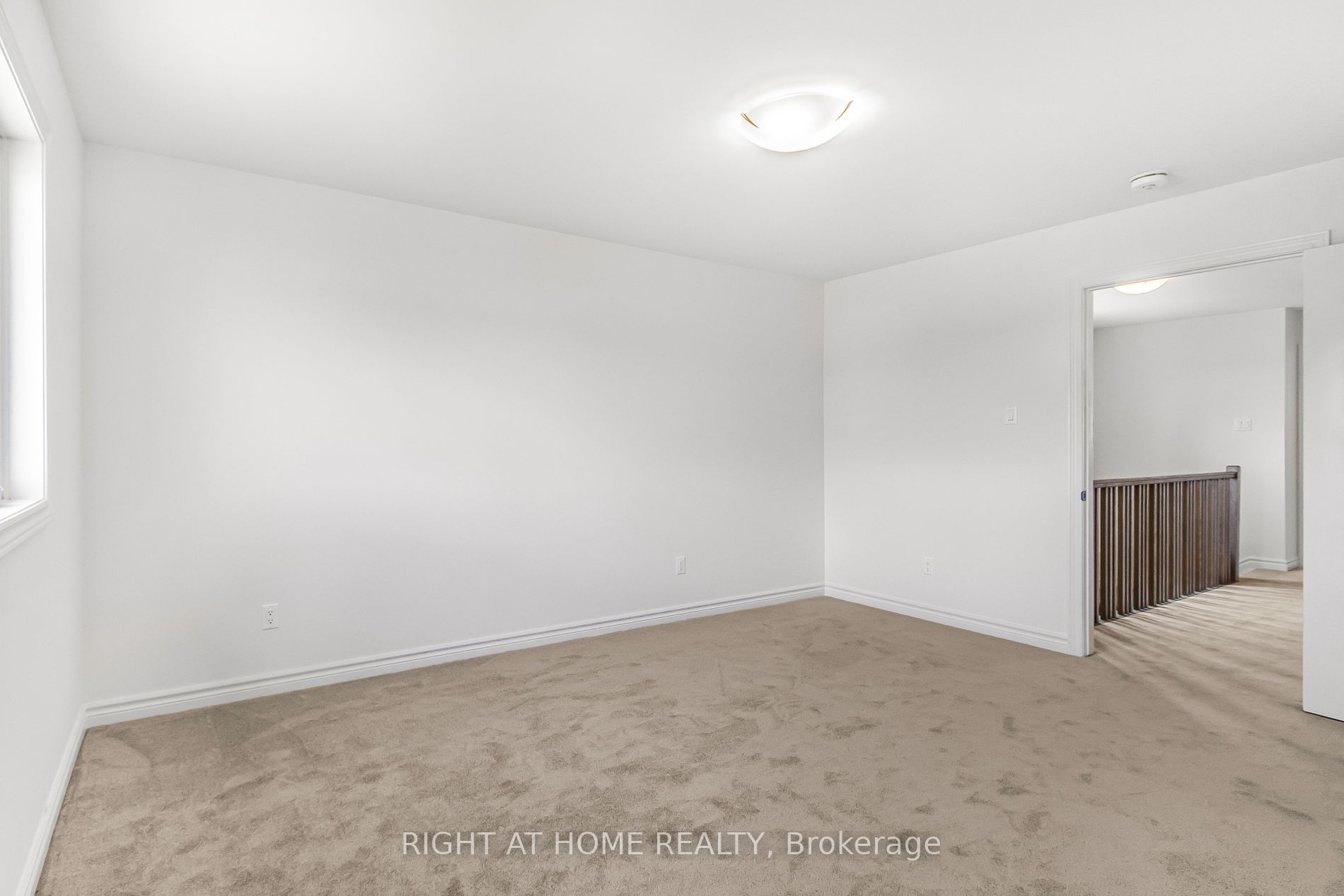 60 GRIFFITH Way