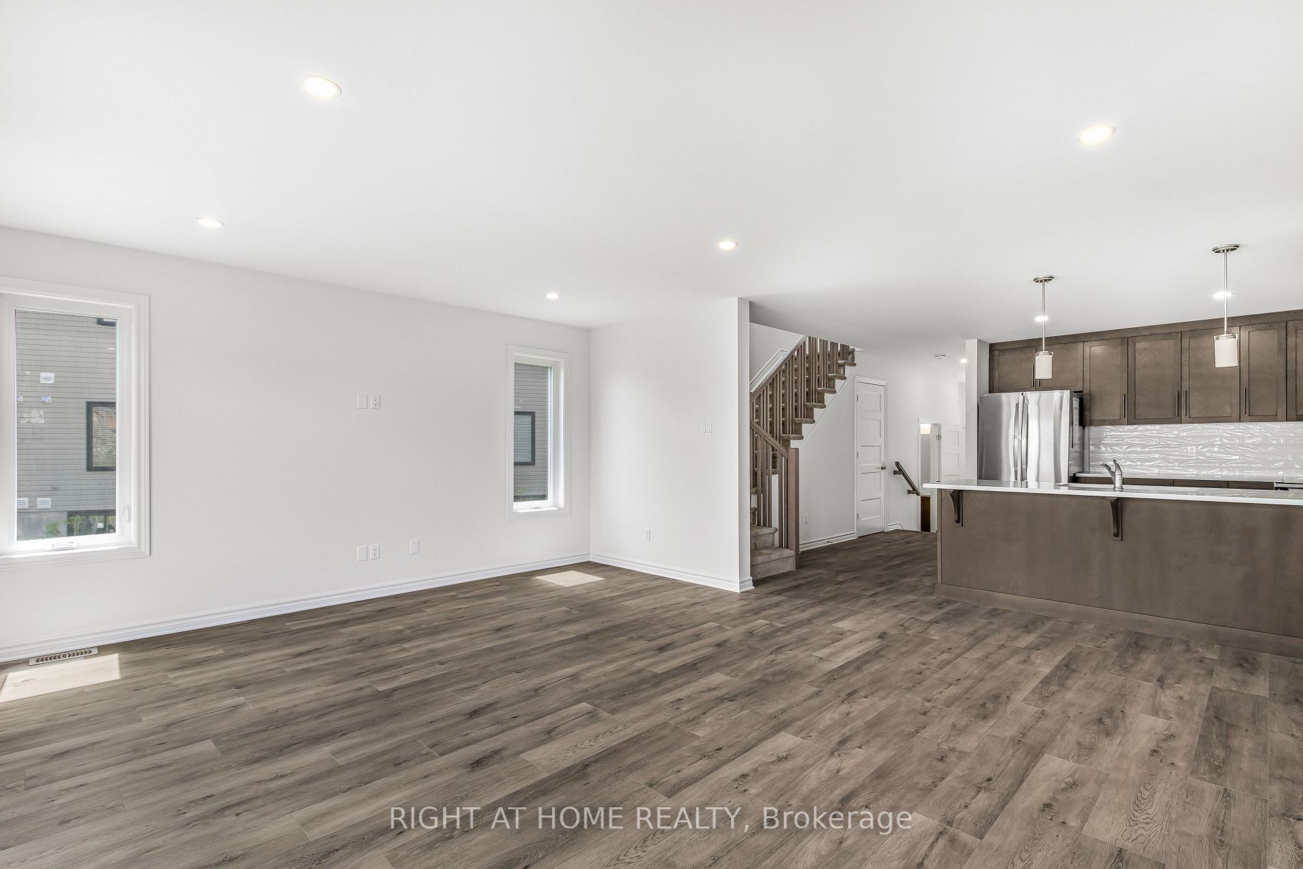60 GRIFFITH Way