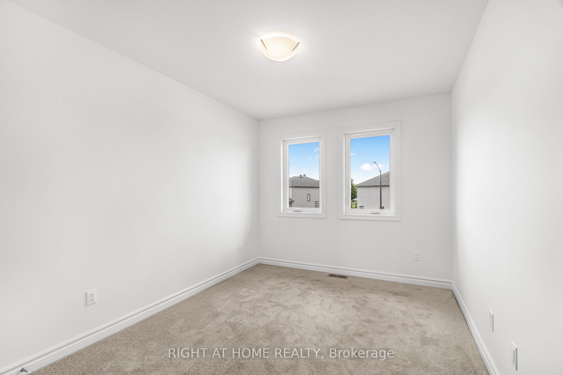 60 GRIFFITH Way