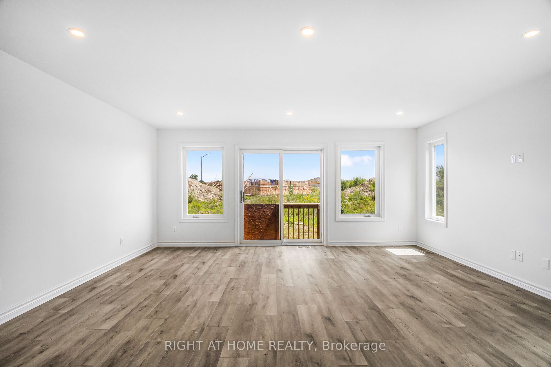 60 GRIFFITH Way