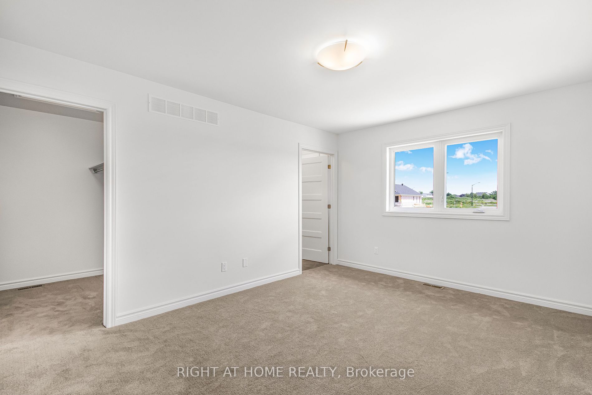 60 GRIFFITH Way