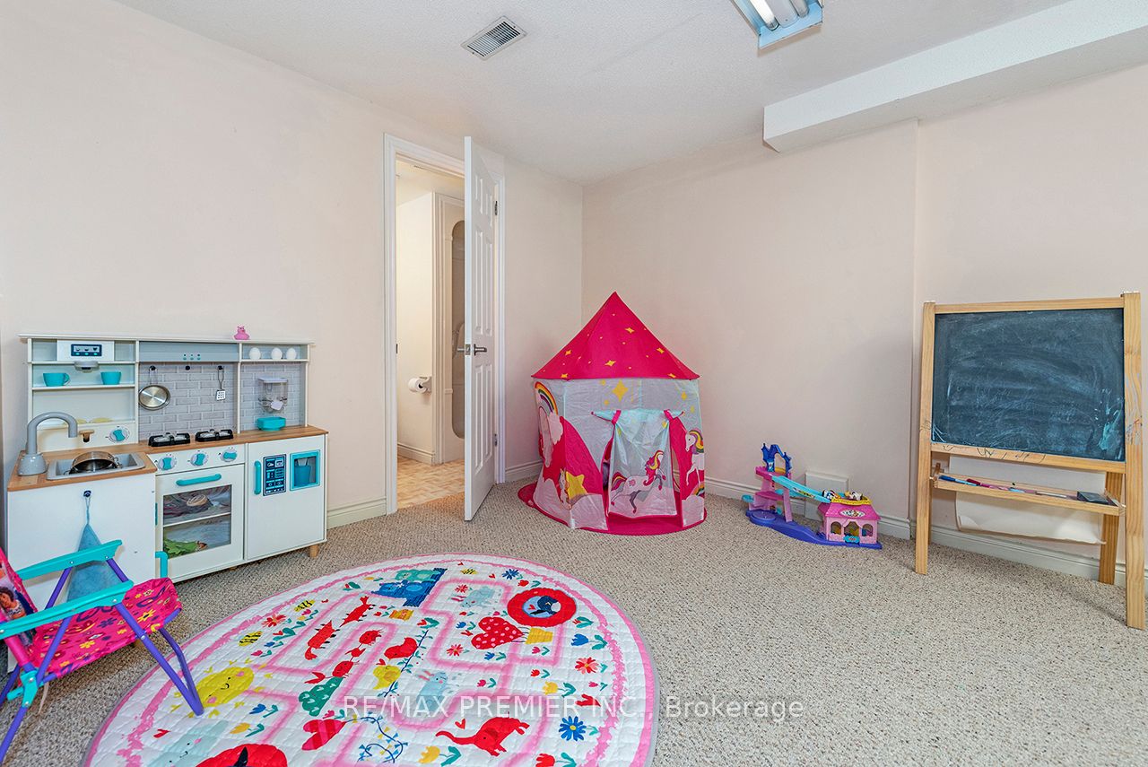 9 Wentworth Drive, #13