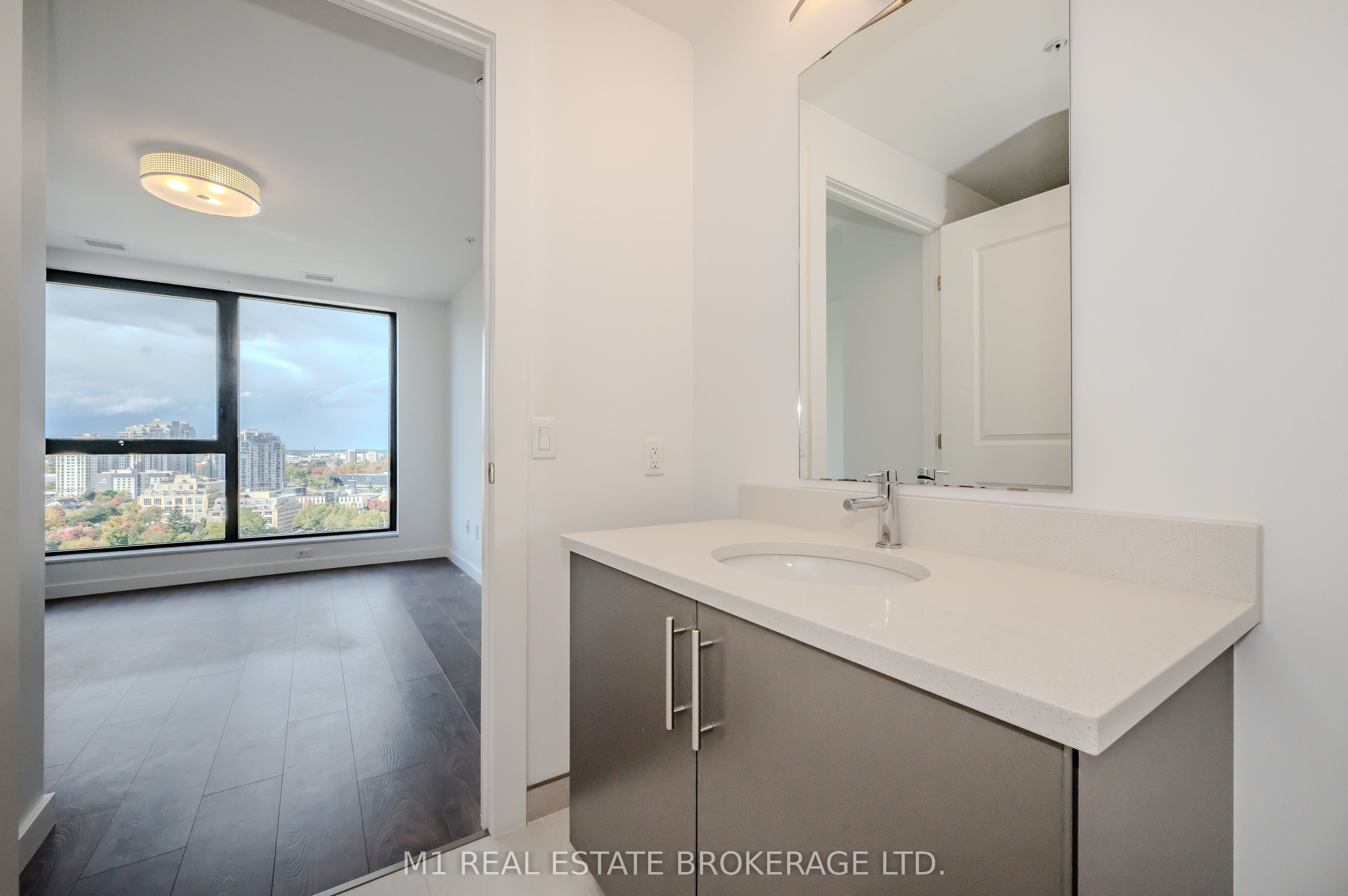 181 King St S #1503