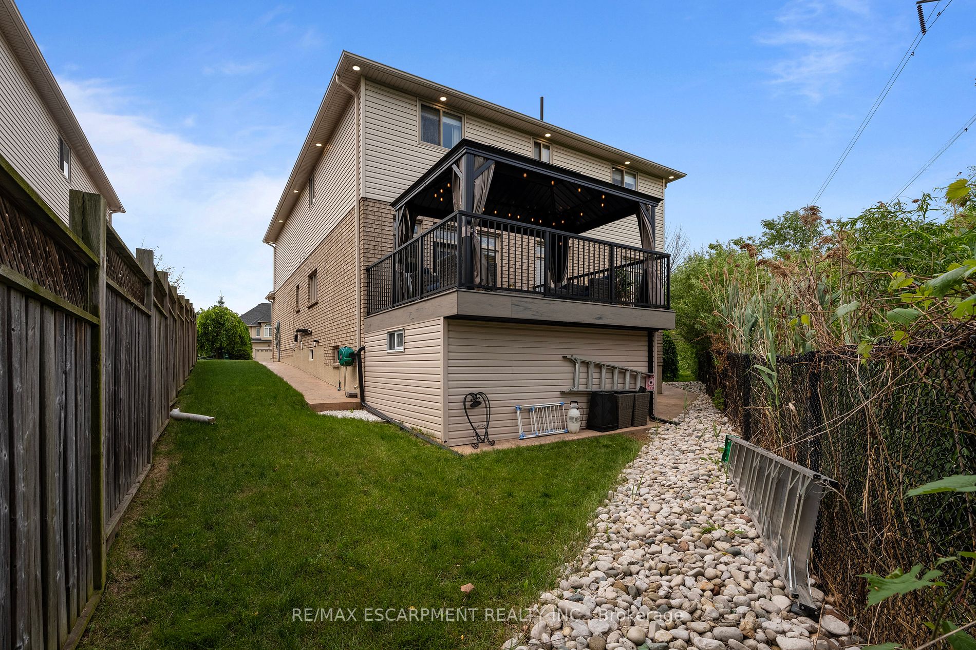 575 STONEHENGE Drive