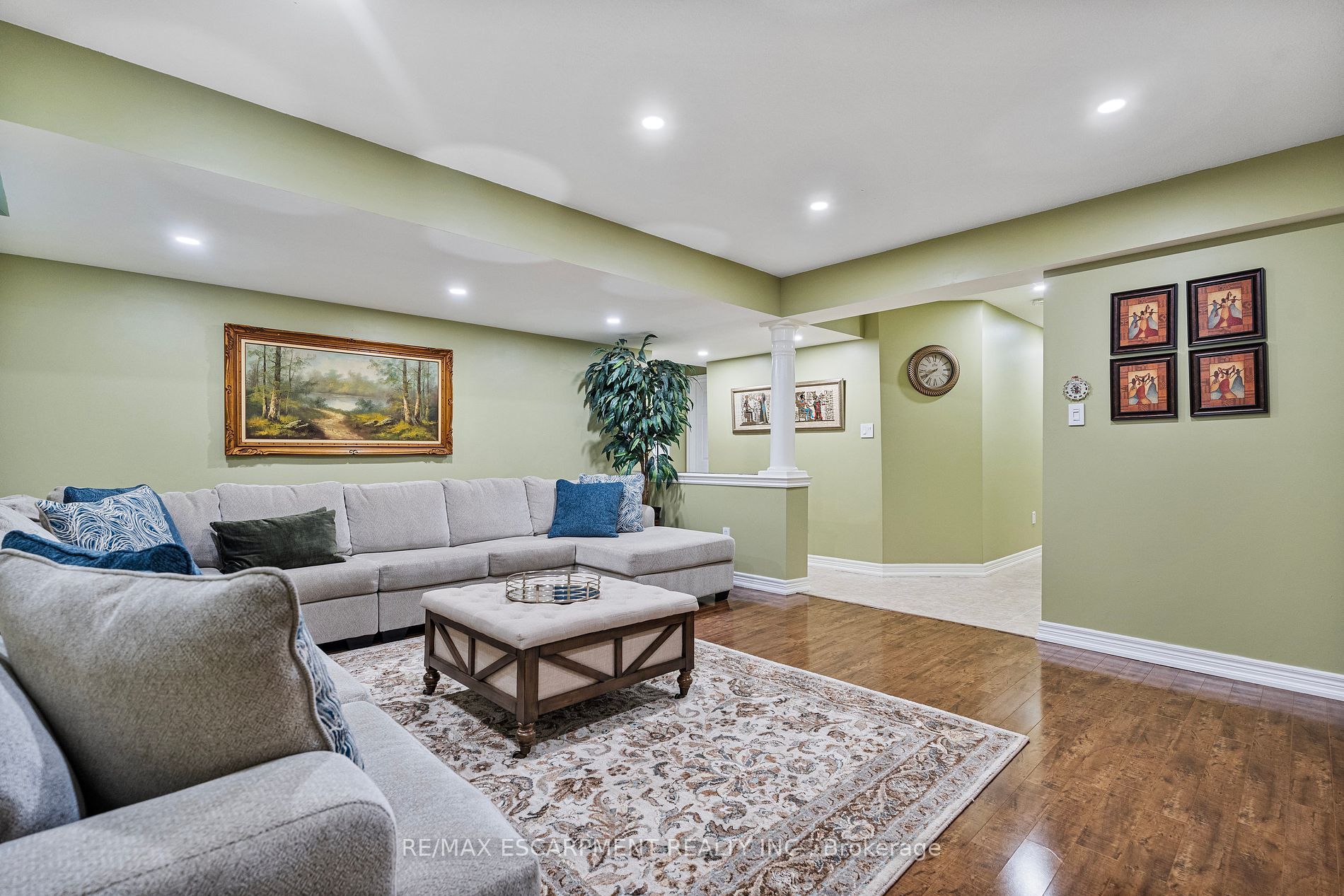 575 STONEHENGE Drive