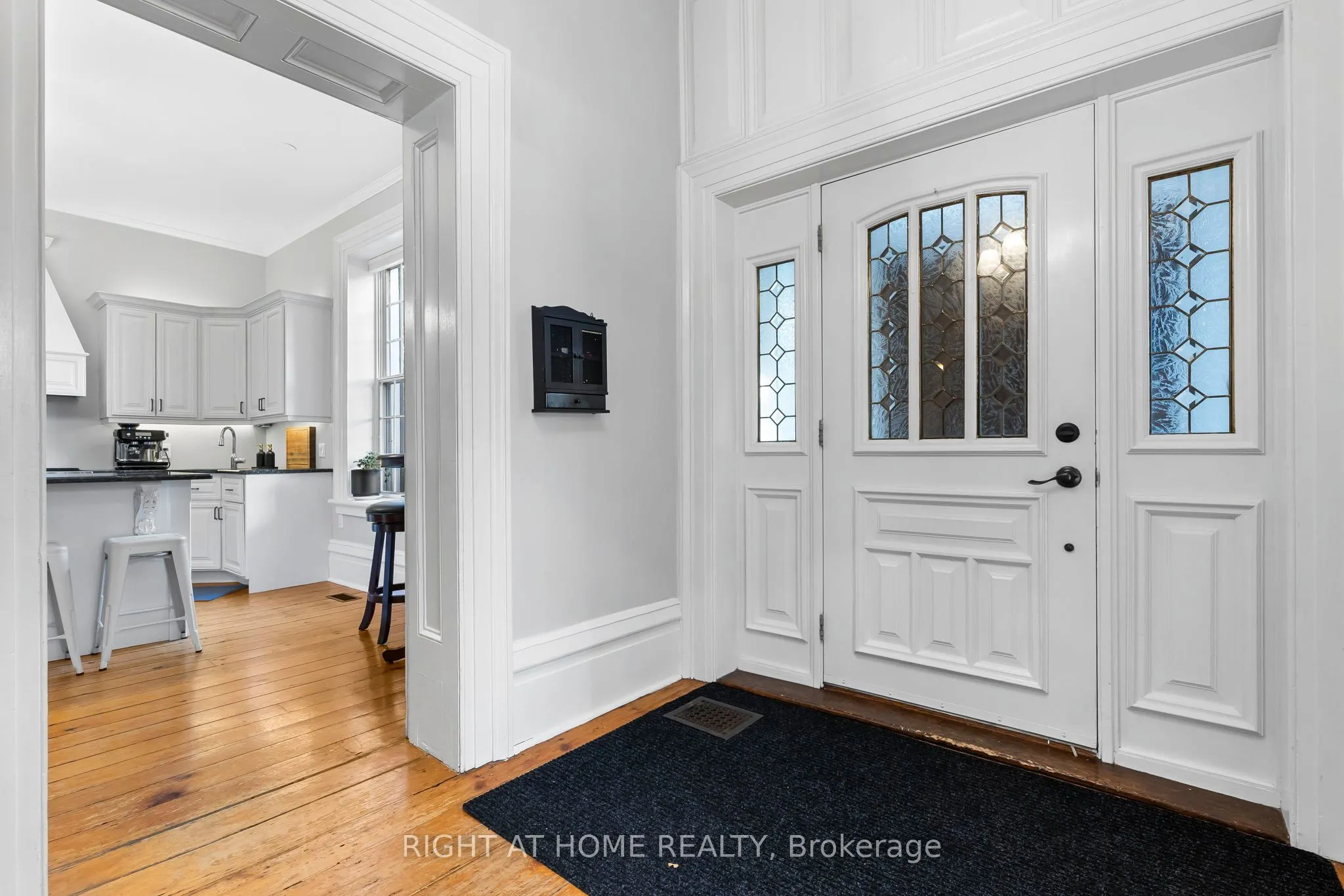 28 University Avenue W