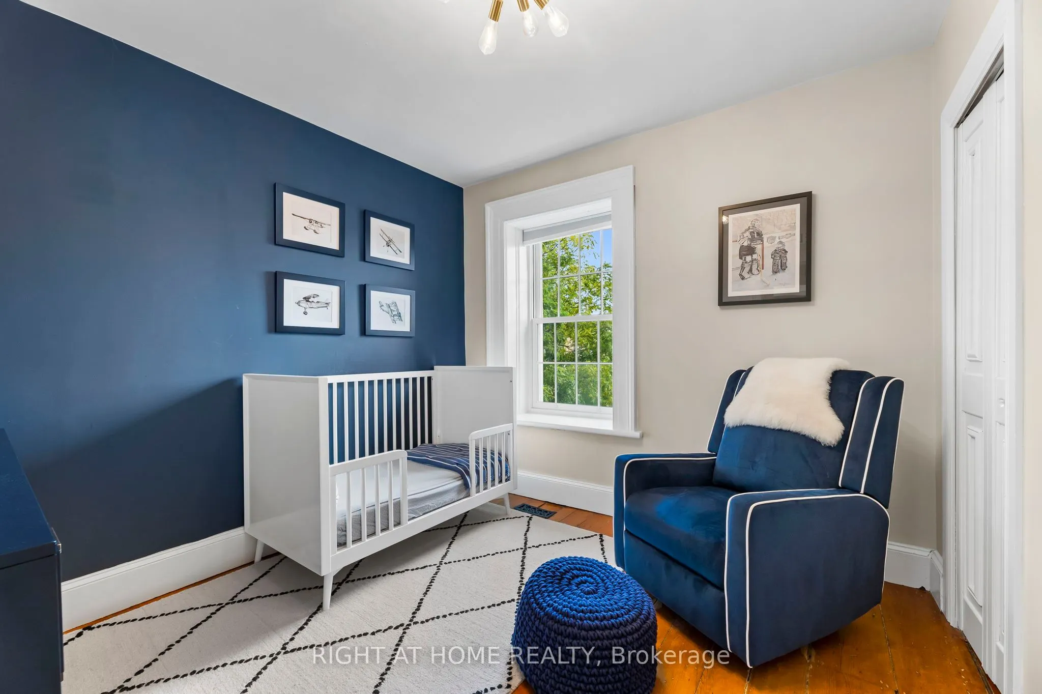 28 University Avenue W