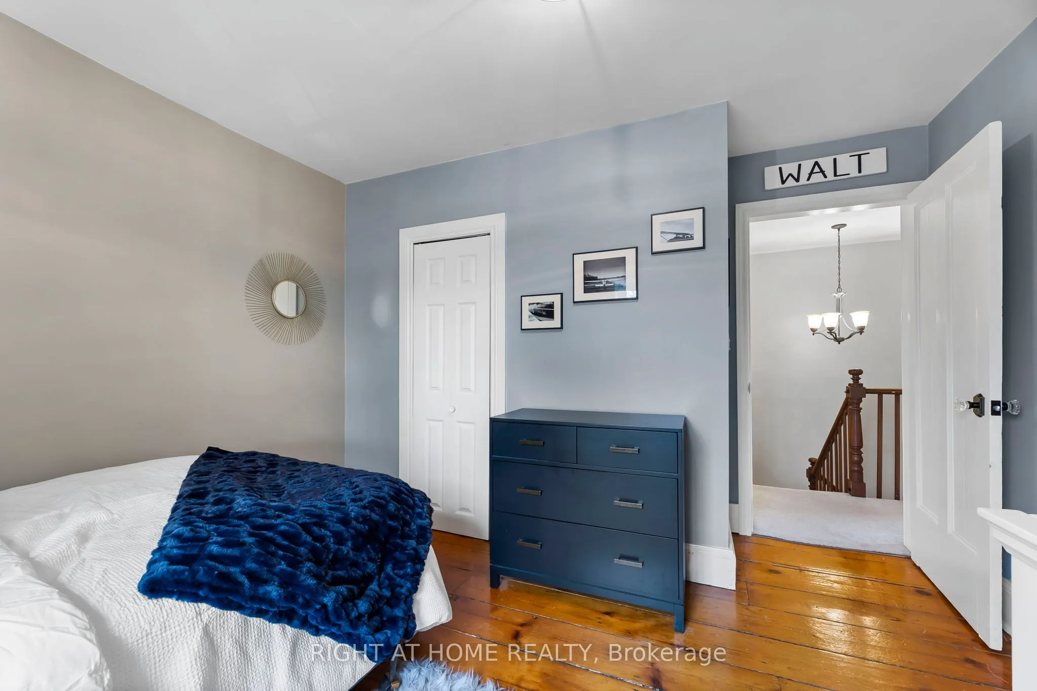 28 University Avenue W