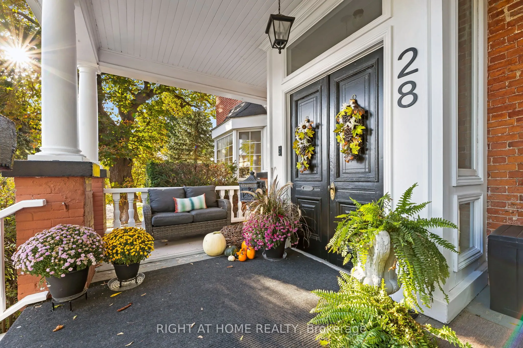 28 University Avenue W