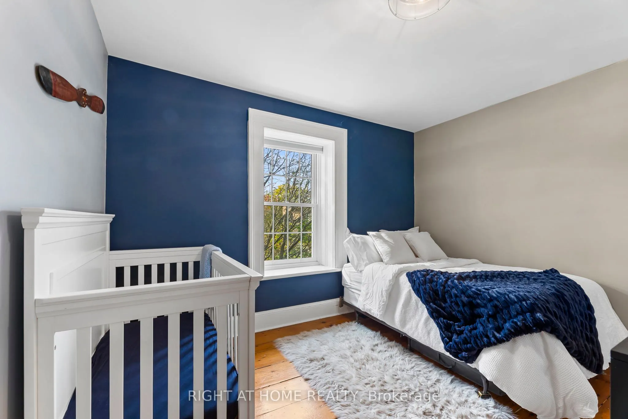 28 University Avenue W