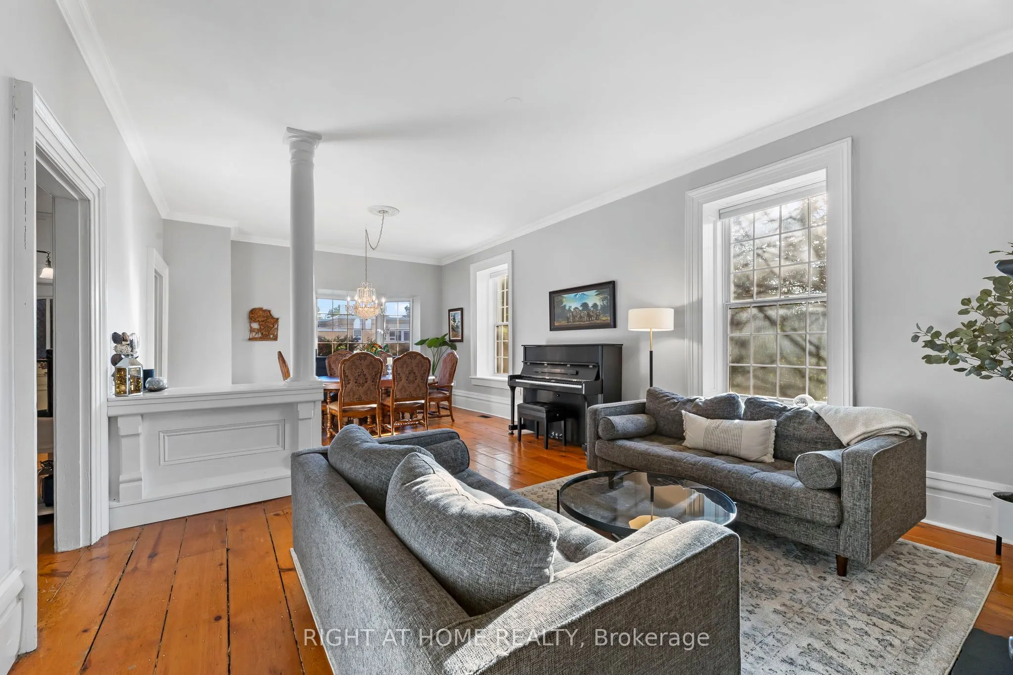 28 University Avenue W