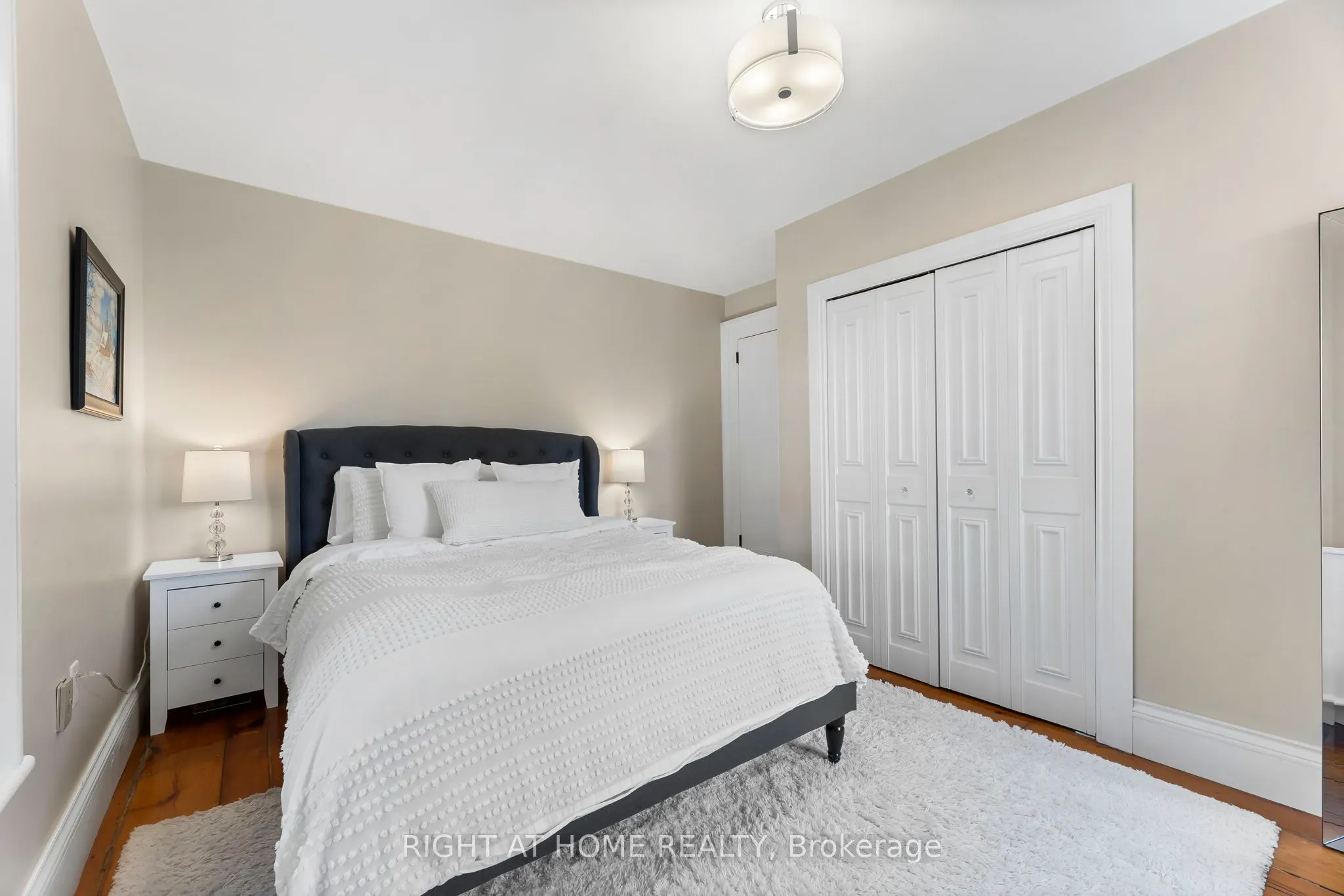 28 University Avenue W