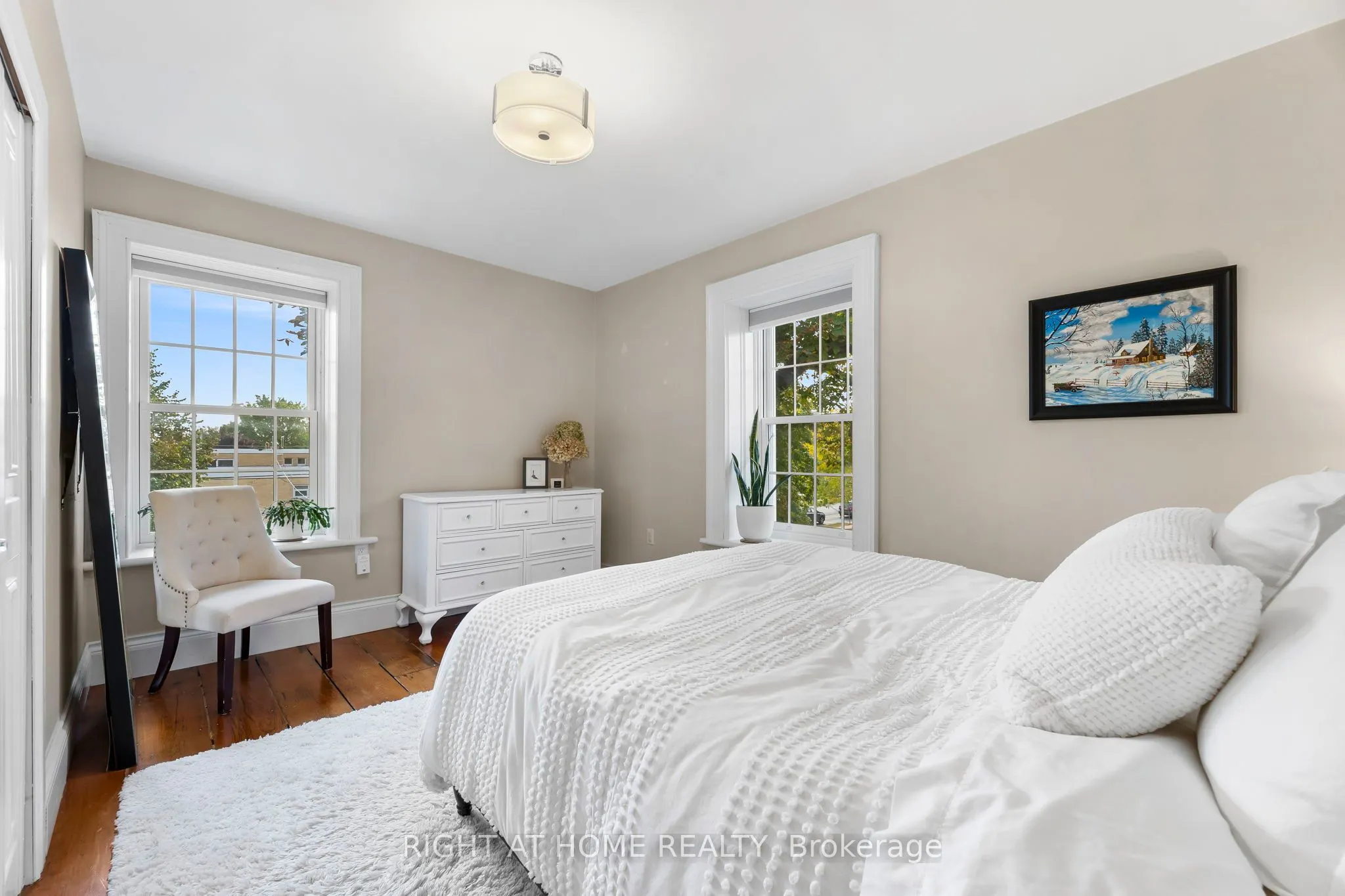 28 University Avenue W