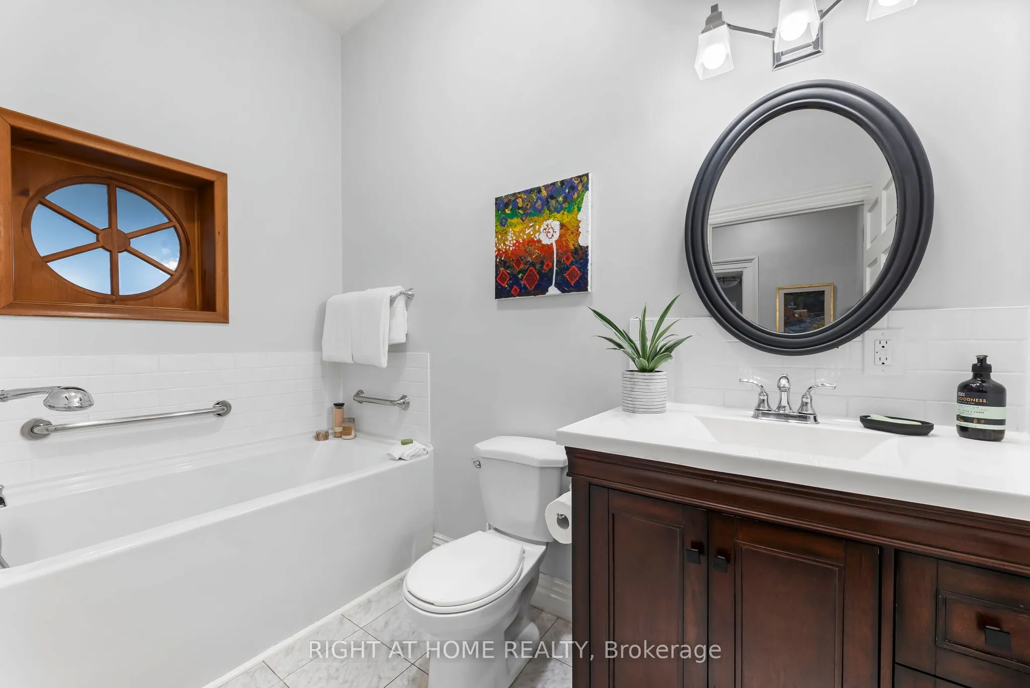 28 University Avenue W