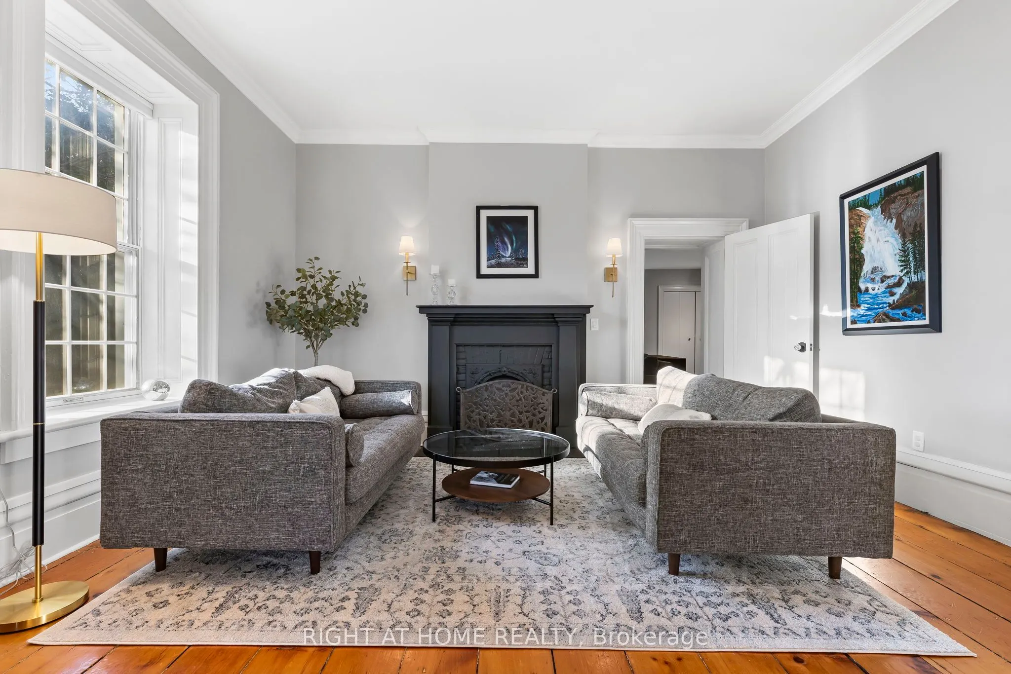 28 University Avenue W