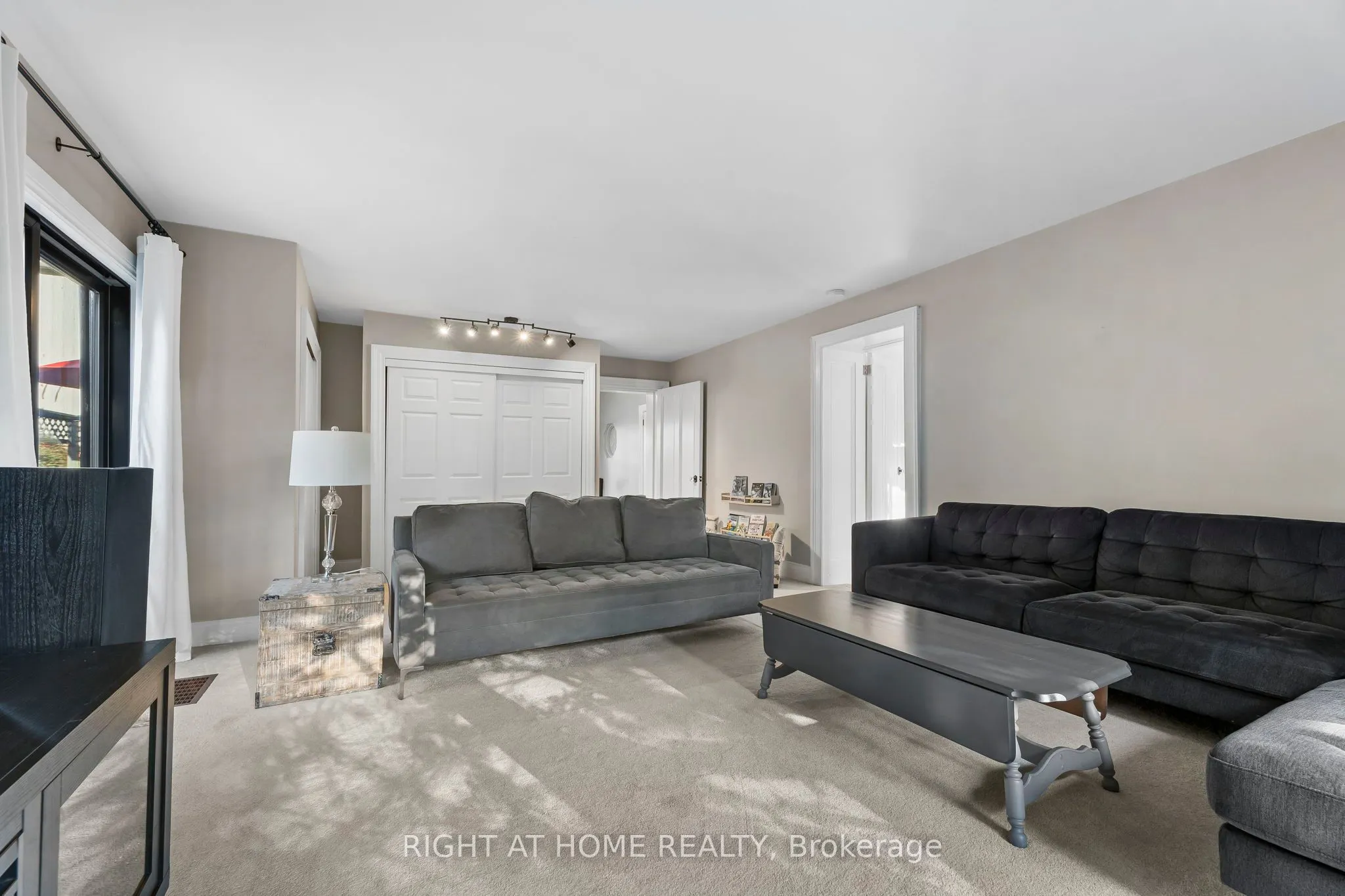 28 University Avenue W