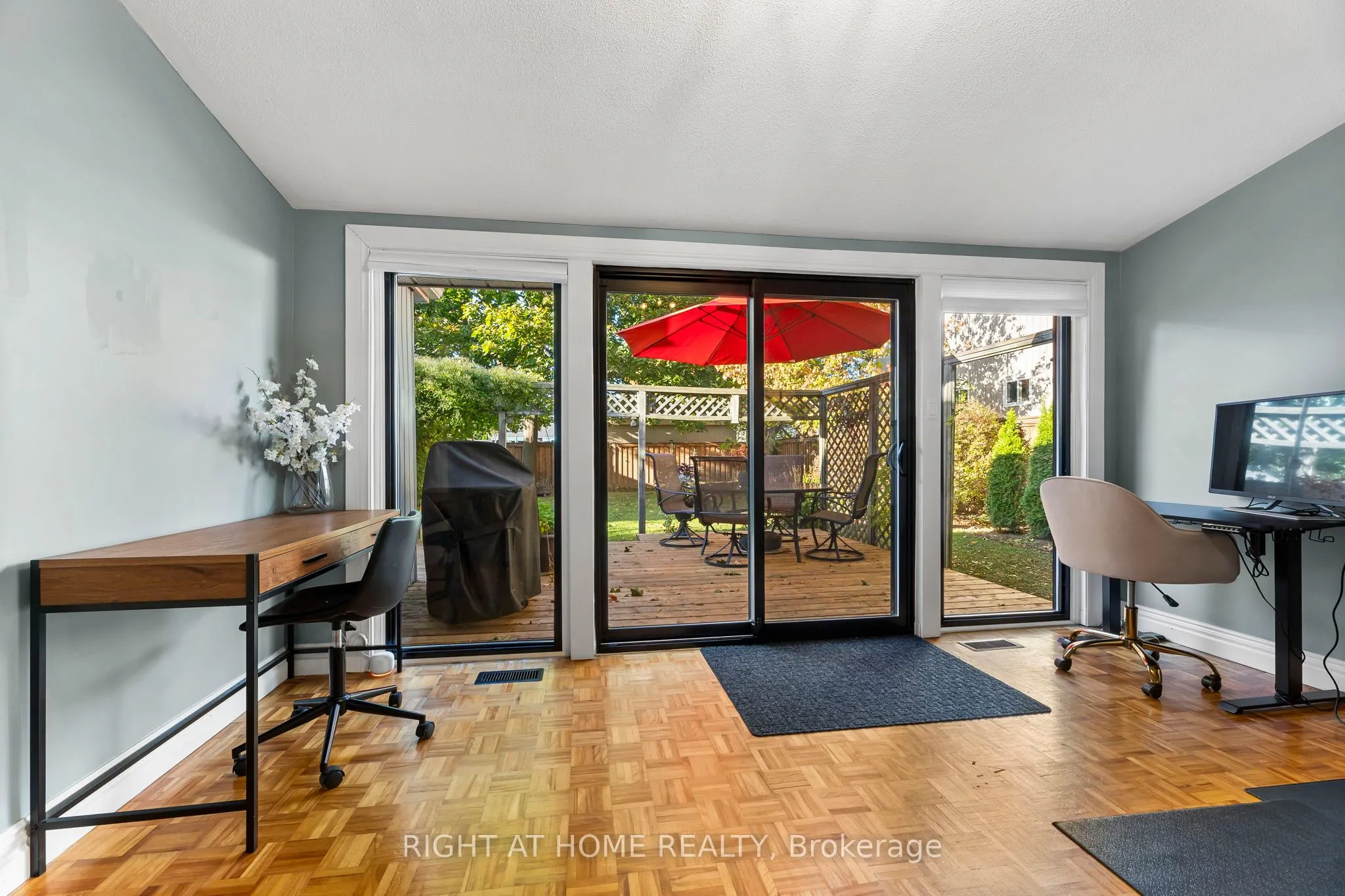 28 University Avenue W