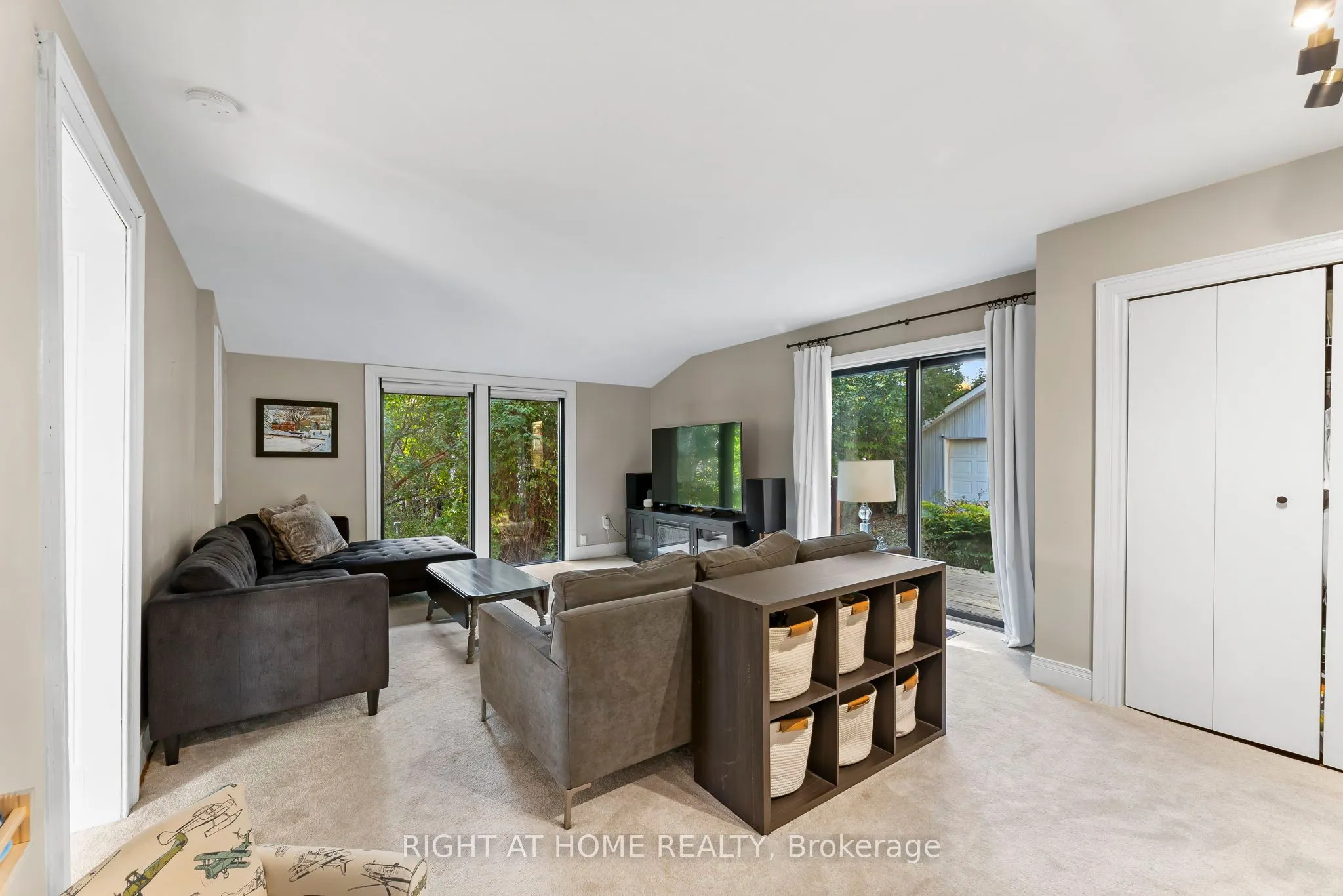 28 University Avenue W