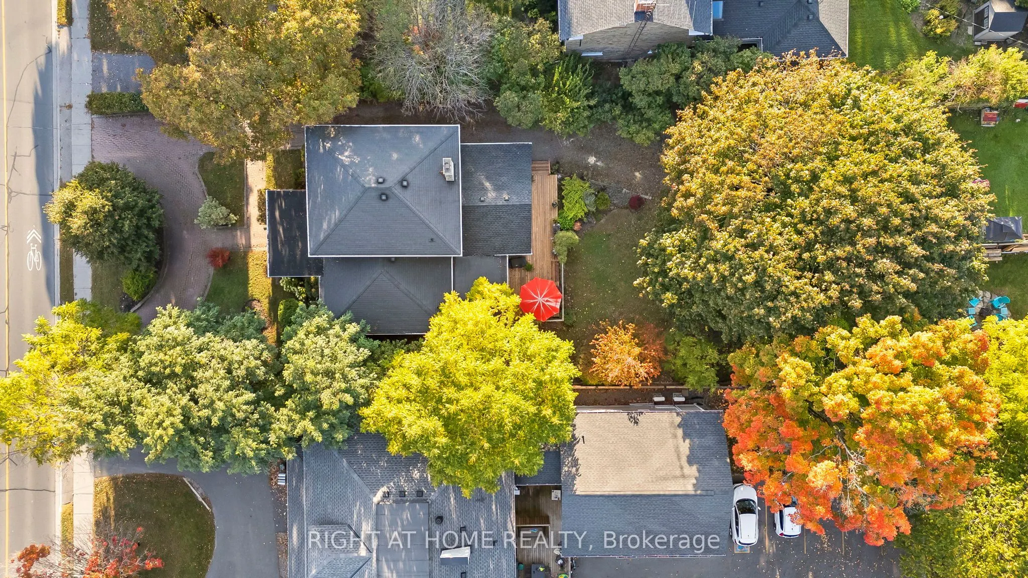 28 University Avenue W