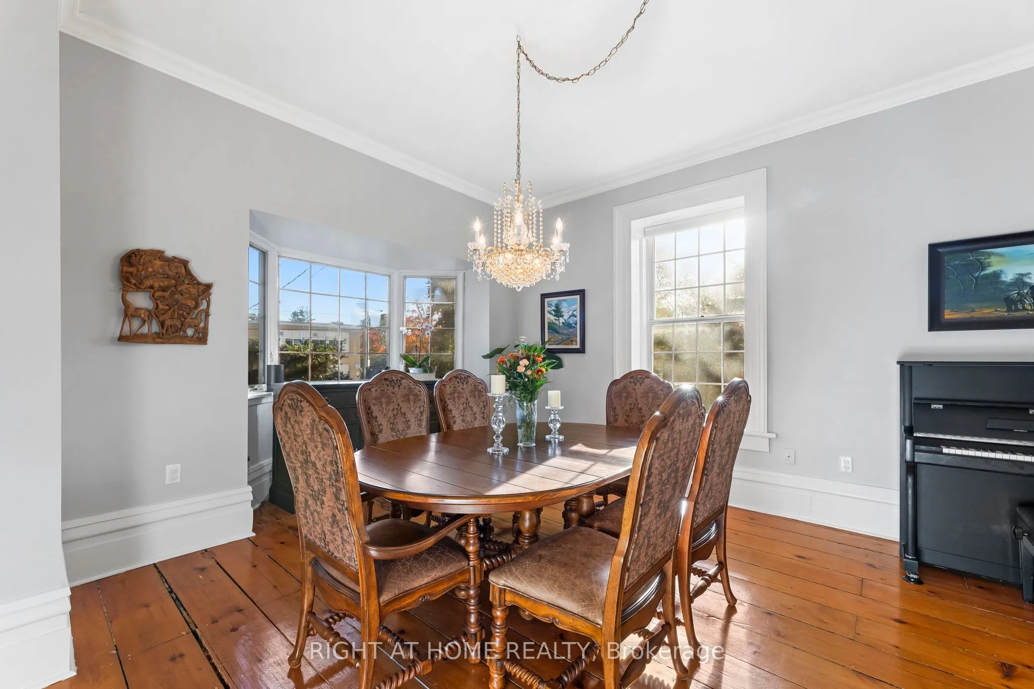 28 University Avenue W