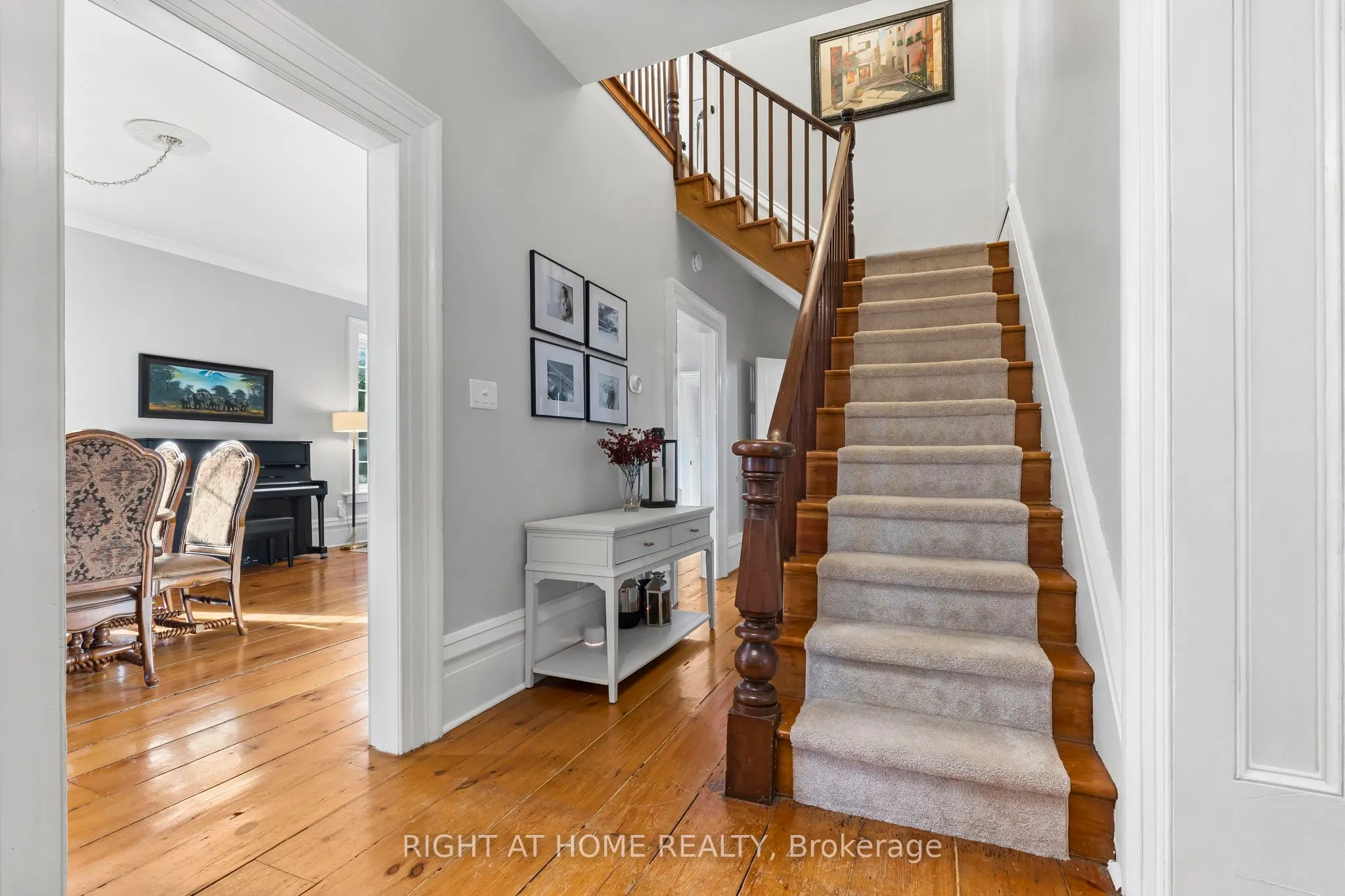 28 University Avenue W