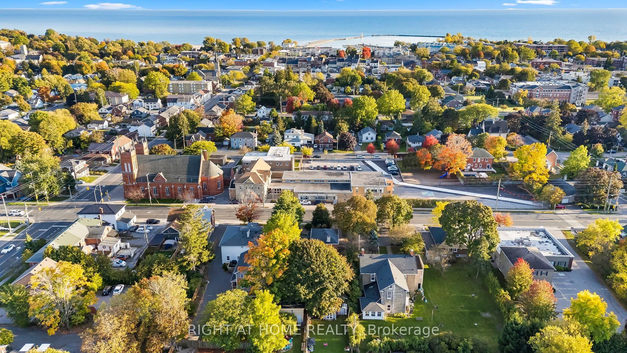28 University Avenue W
