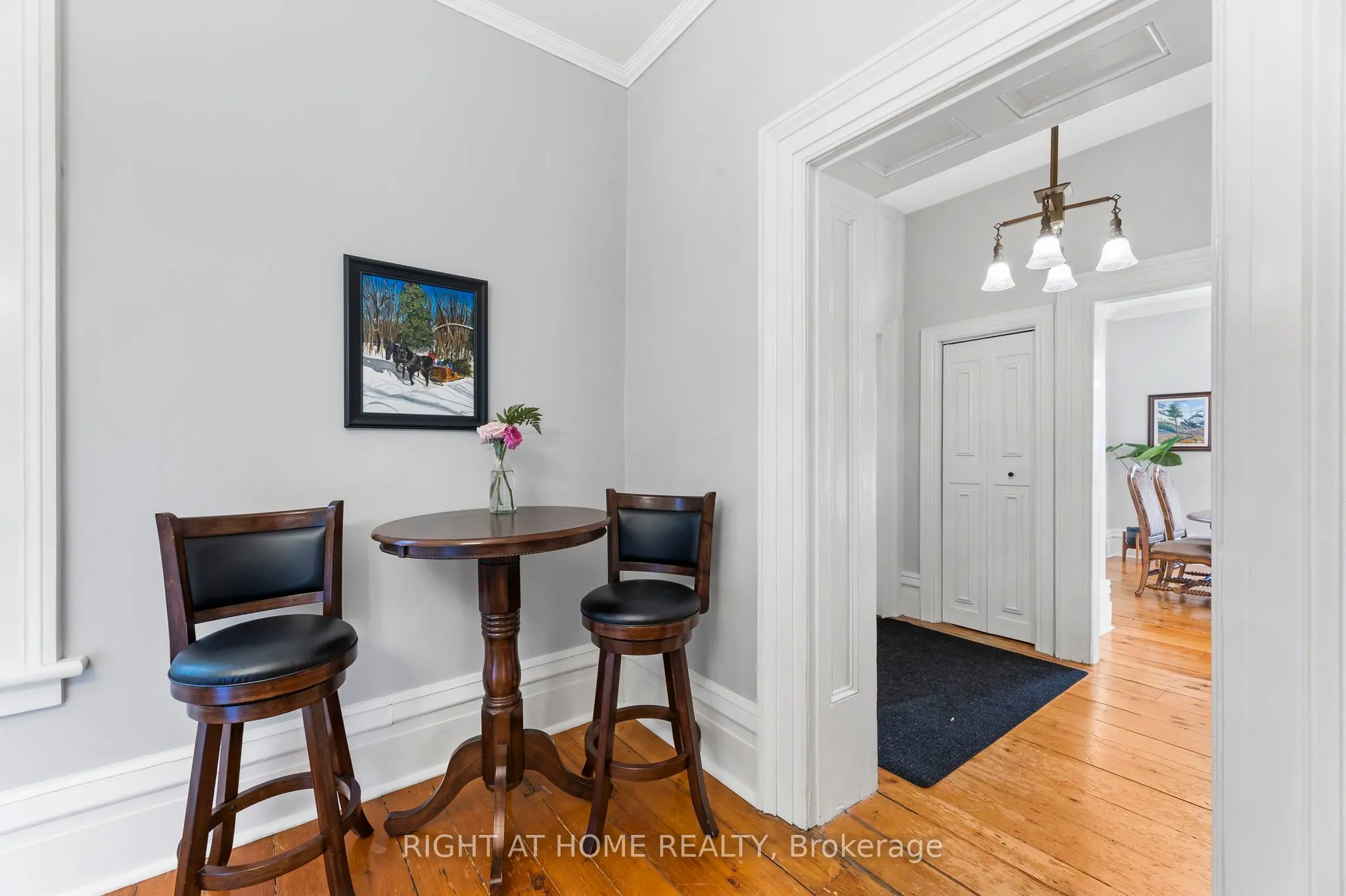 28 University Avenue W