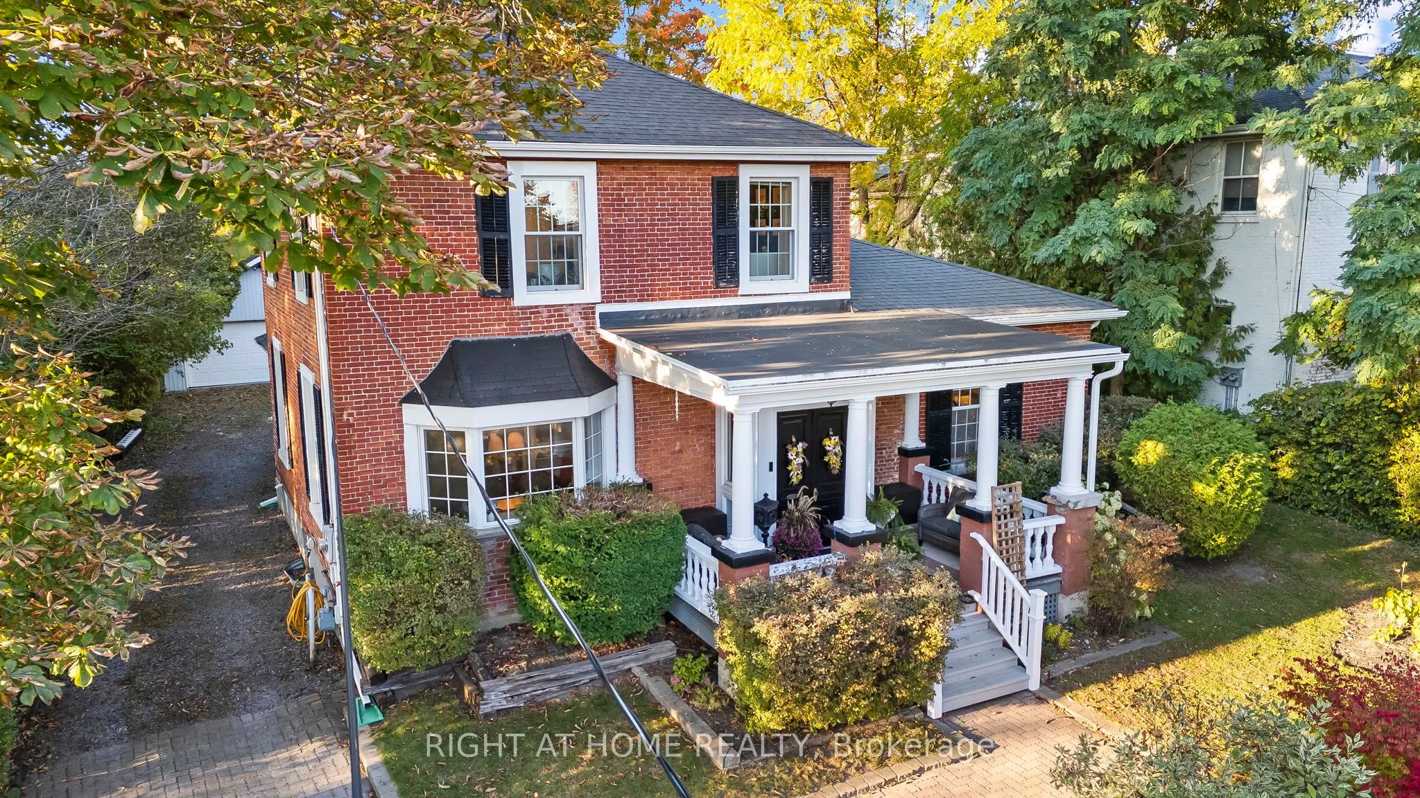 28 University Avenue W