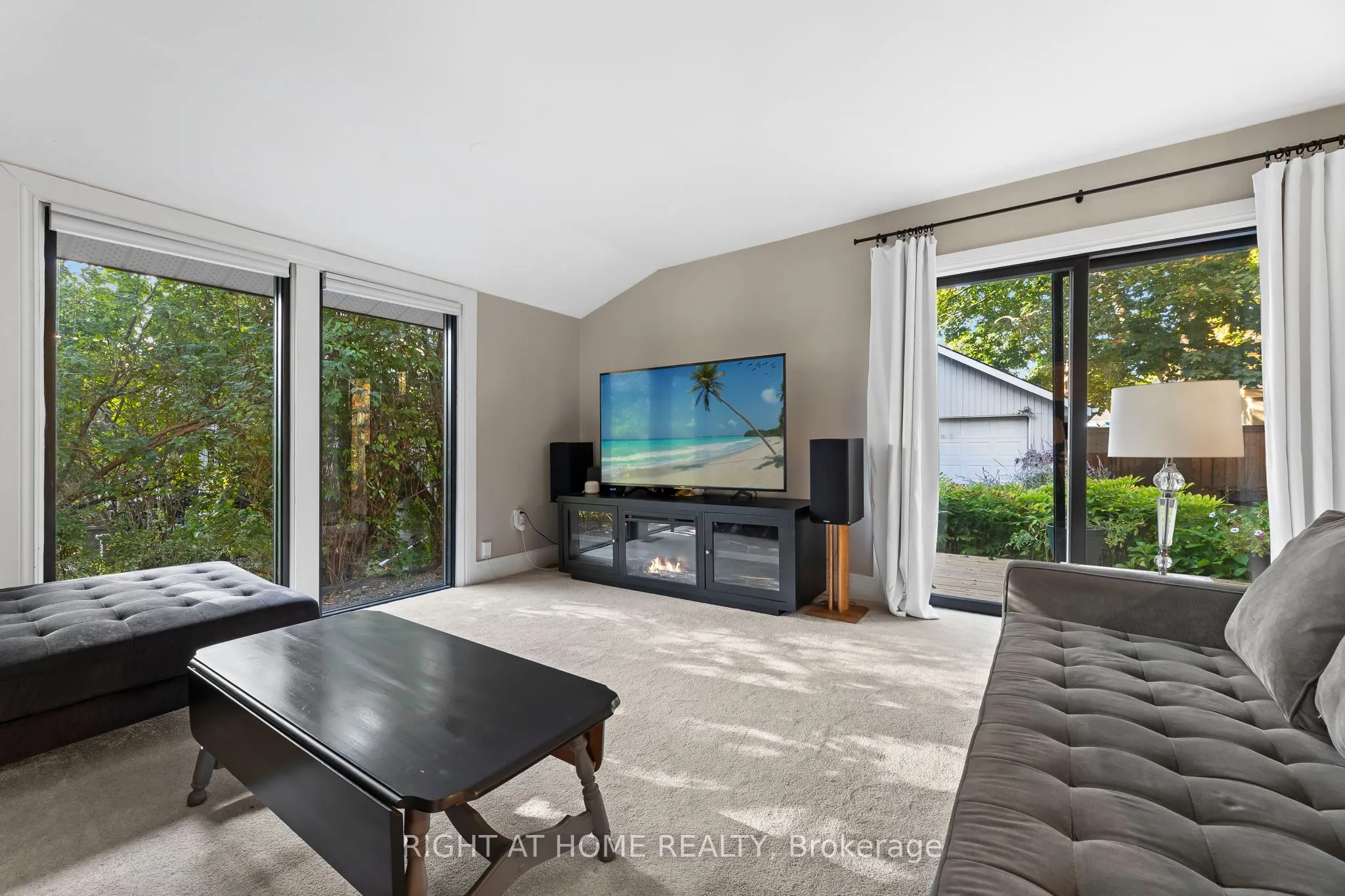 28 University Avenue W