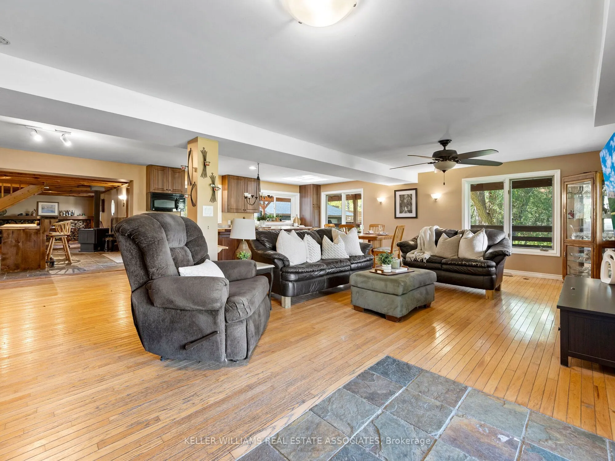 8 Scott Crescent