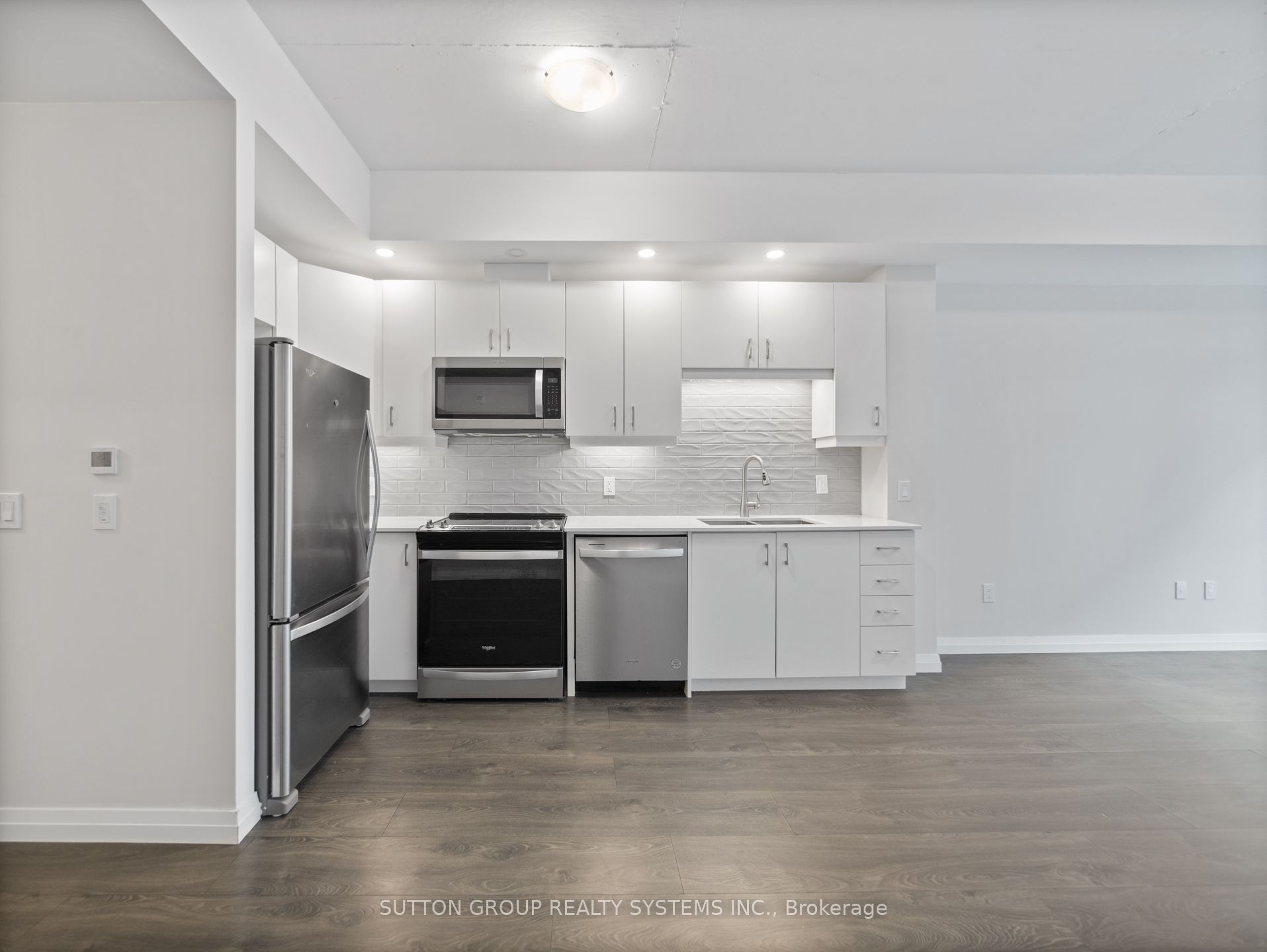 108 Garment Street, #404