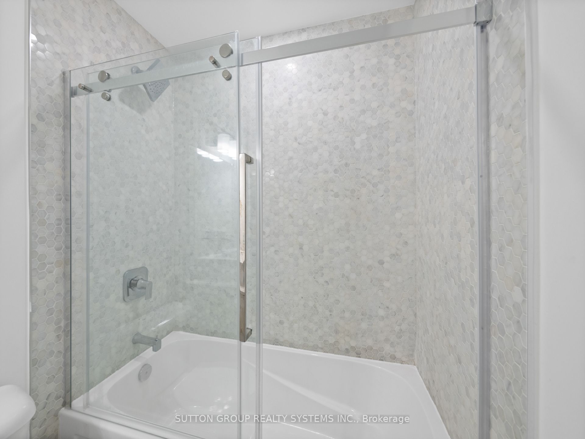 108 Garment Street, #404