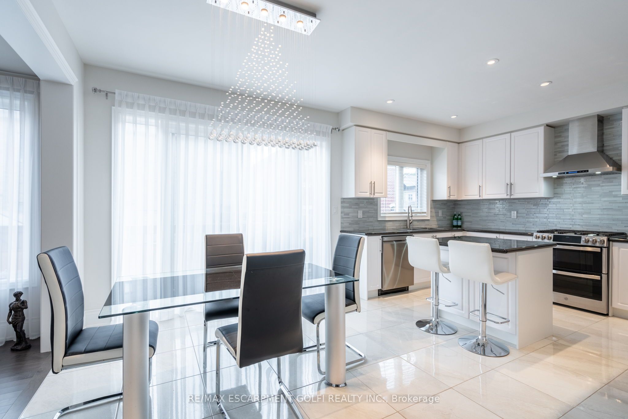 39 Avanti Crescent