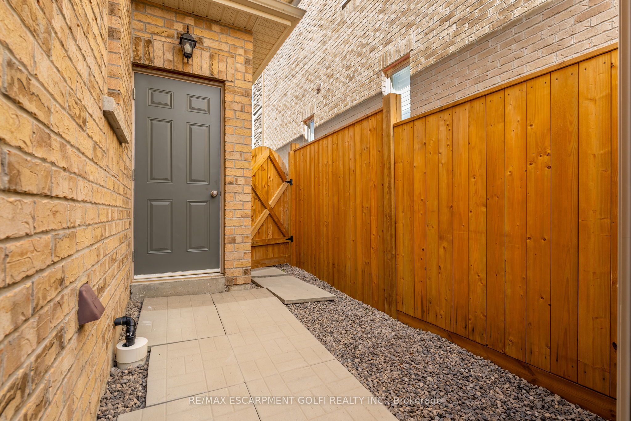 39 Avanti Crescent