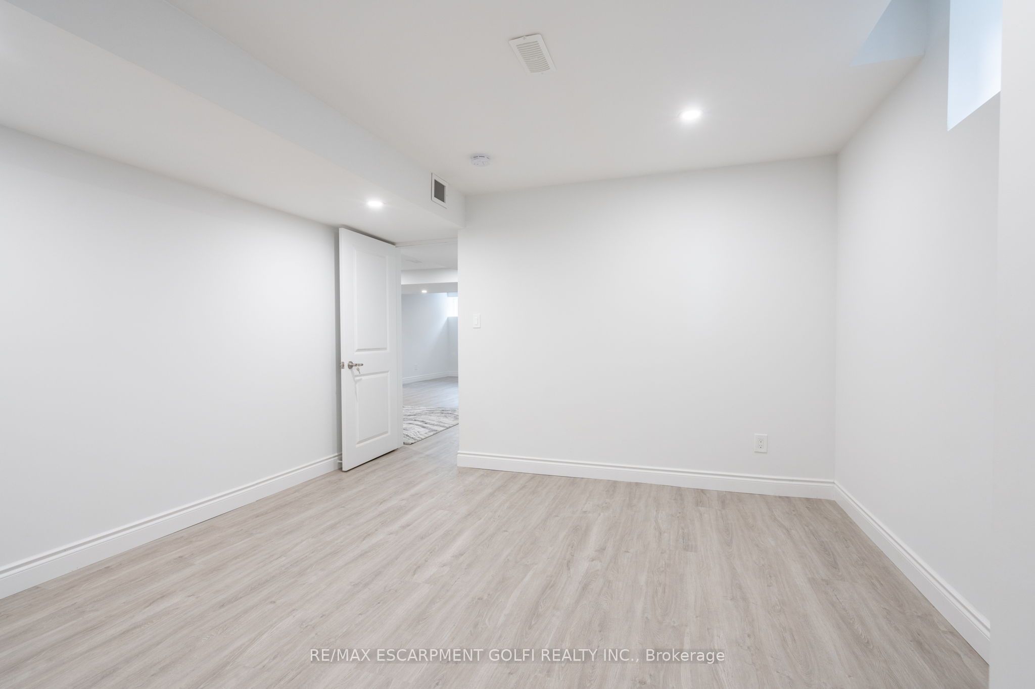 39 Avanti Crescent