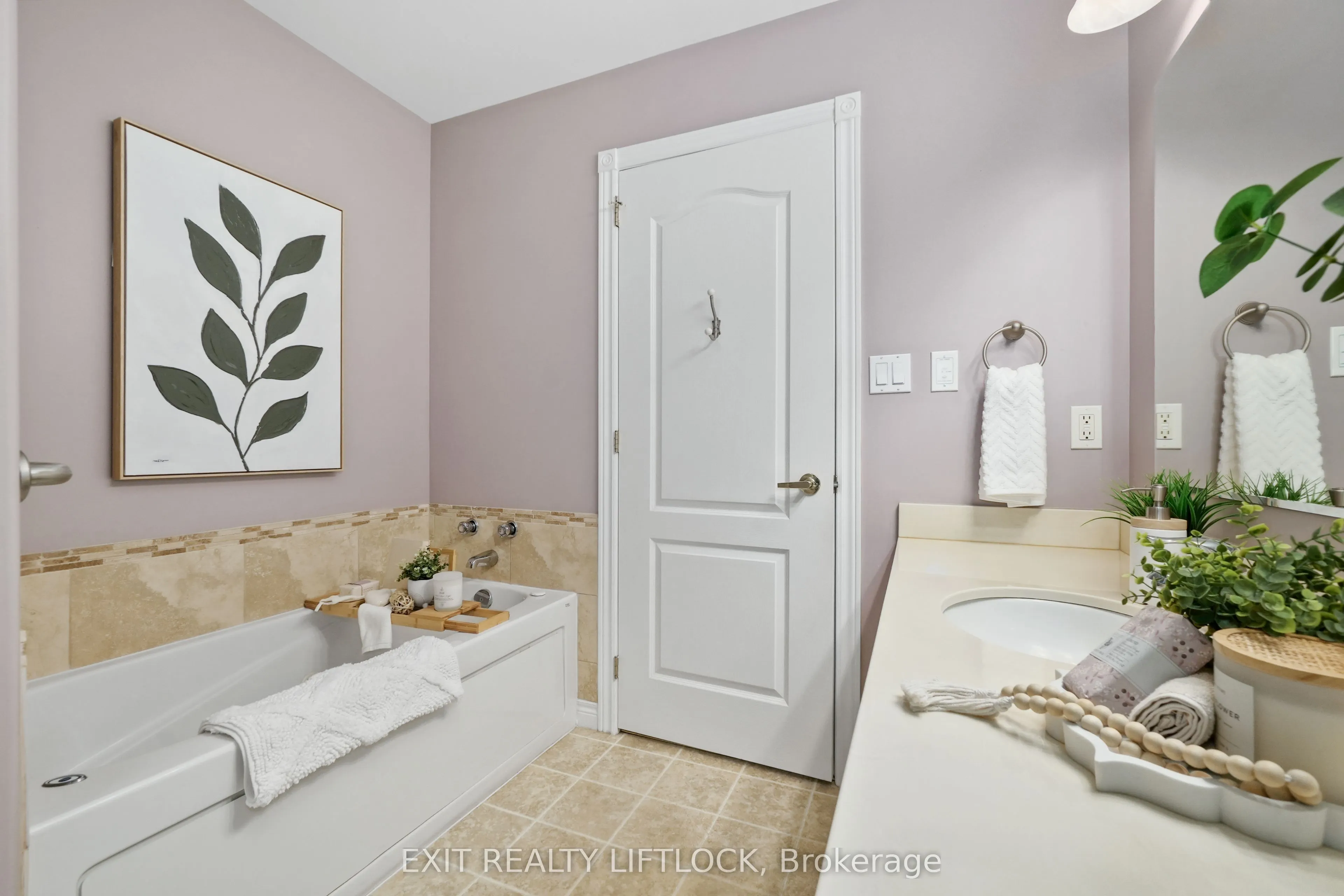 1020 Parkhill Road W, #45