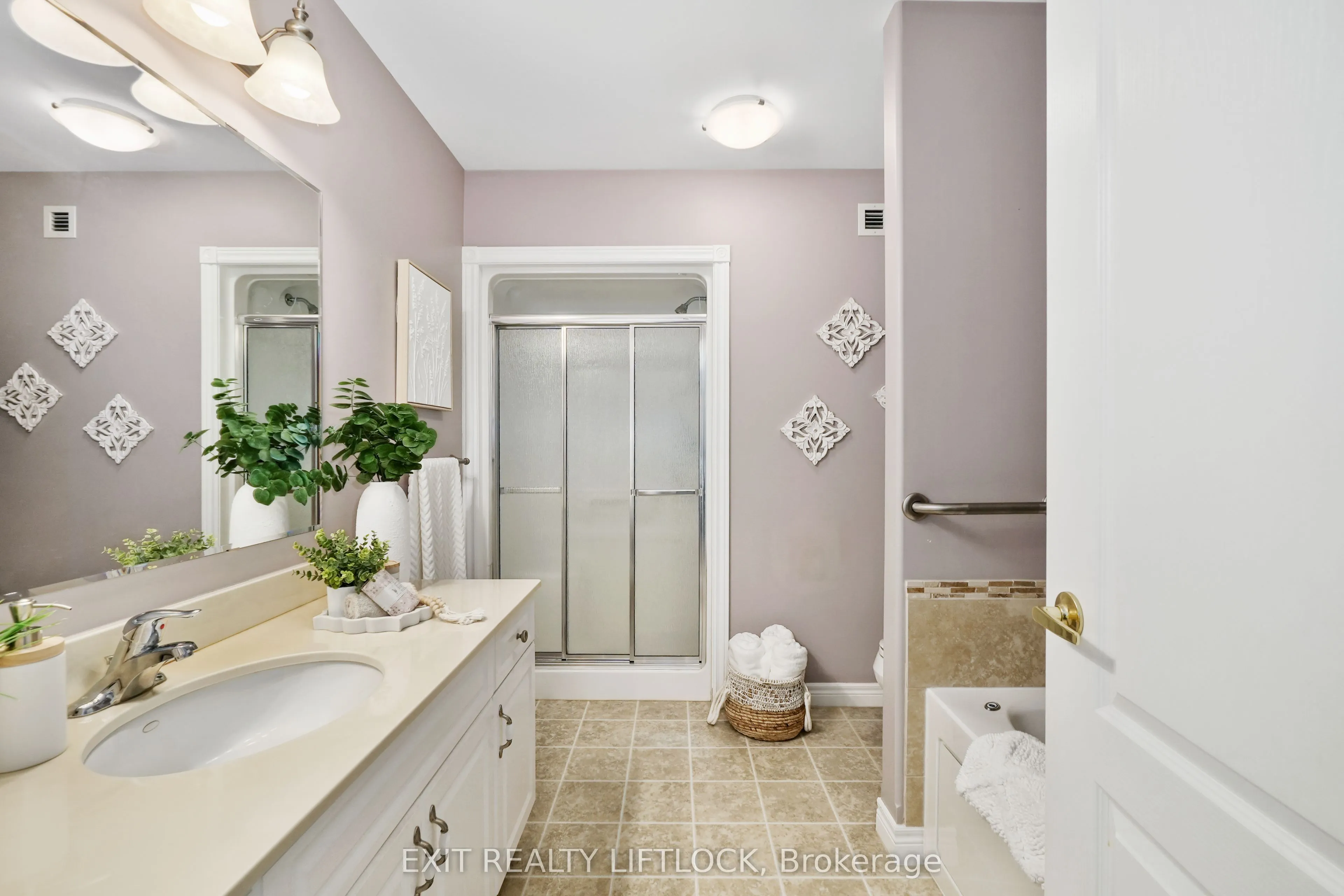 1020 Parkhill Road W, #45