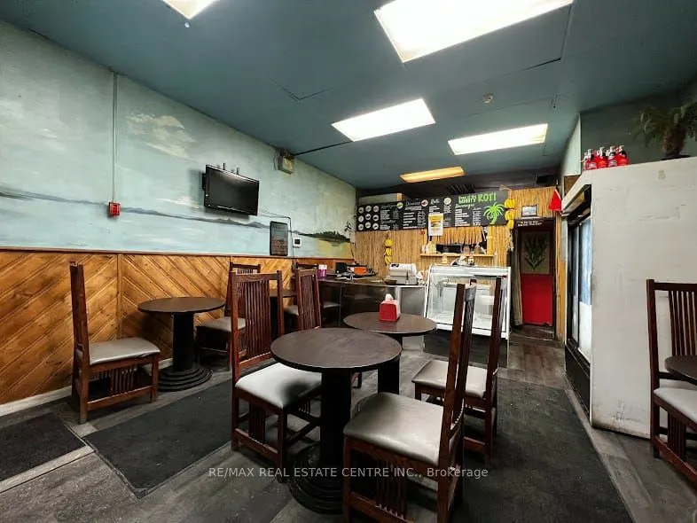 227 Hunter Street W