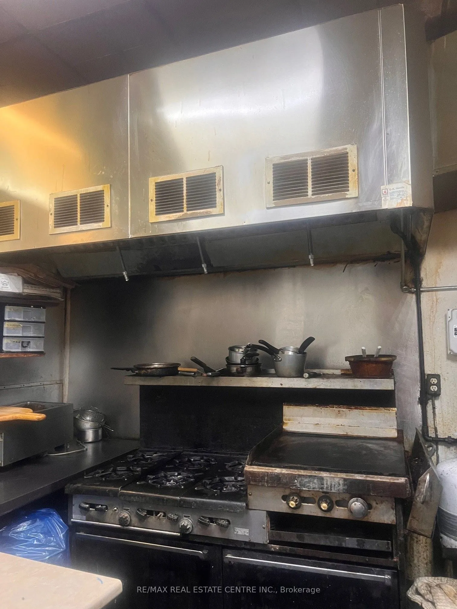 227 Hunter Street W