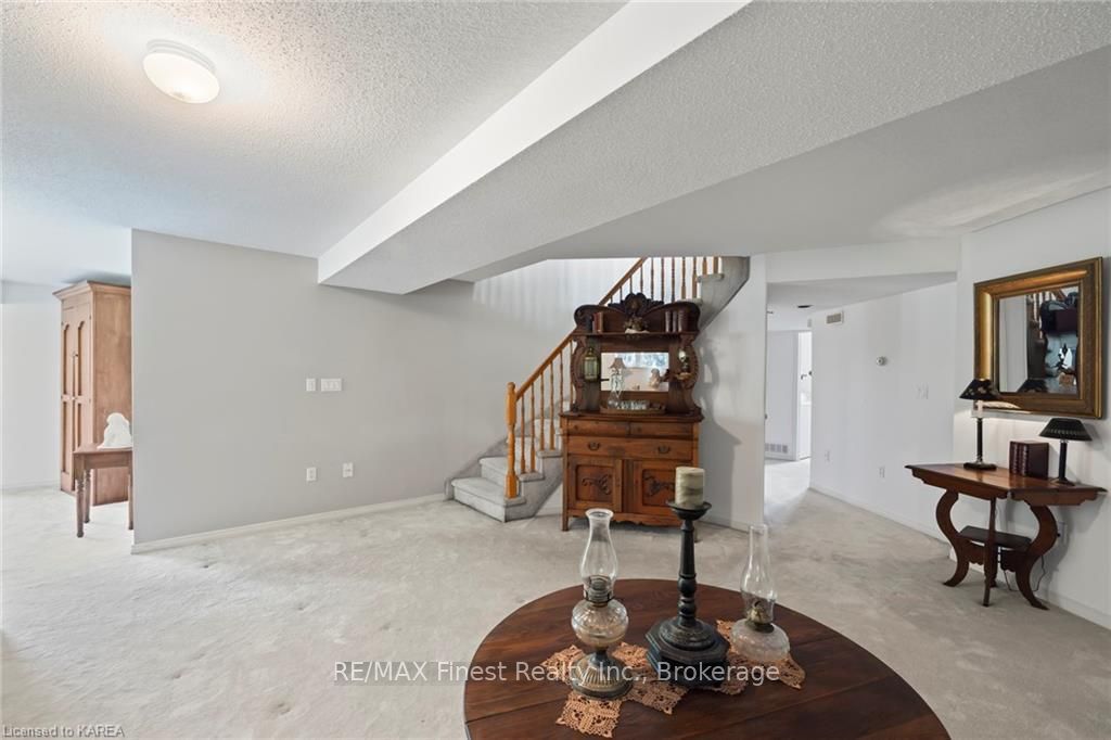 941 MALVERN Terrace