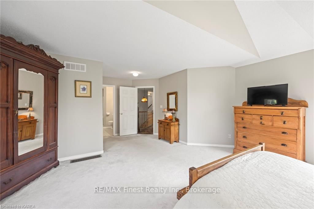 941 MALVERN Terrace