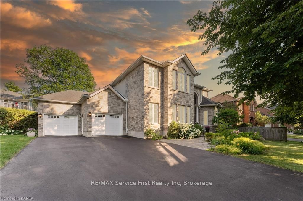 81 KENWOODS Circle