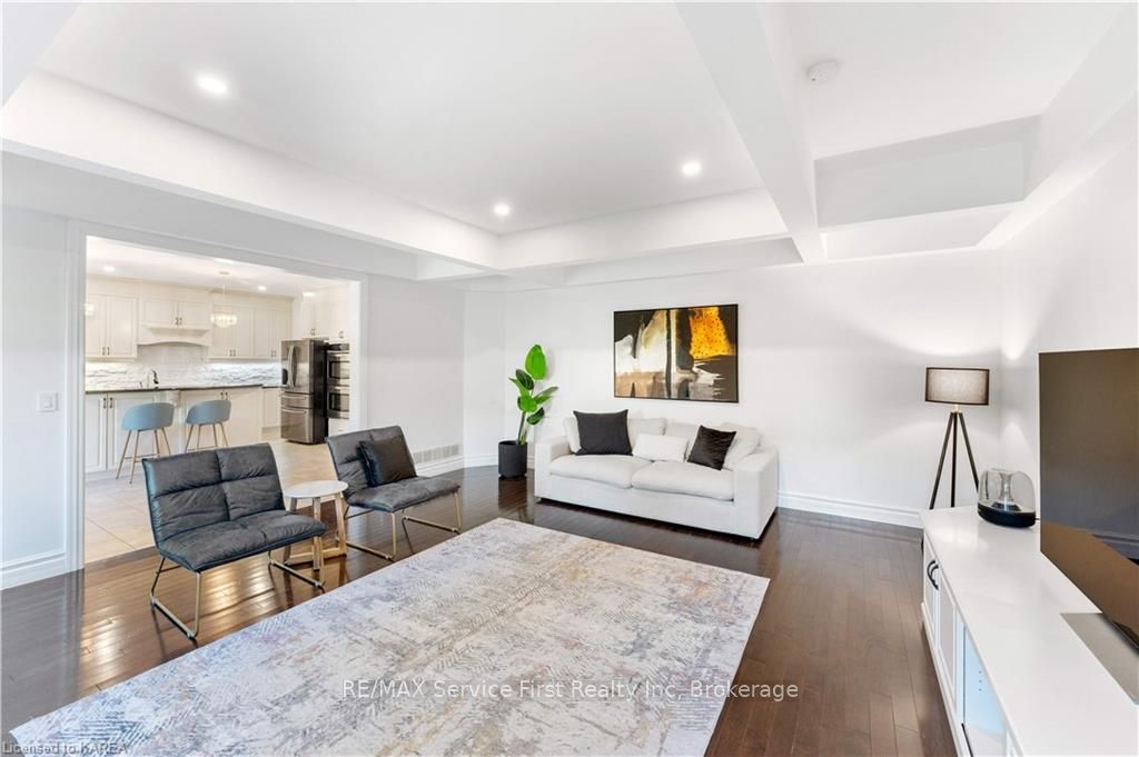 81 KENWOODS Circle
