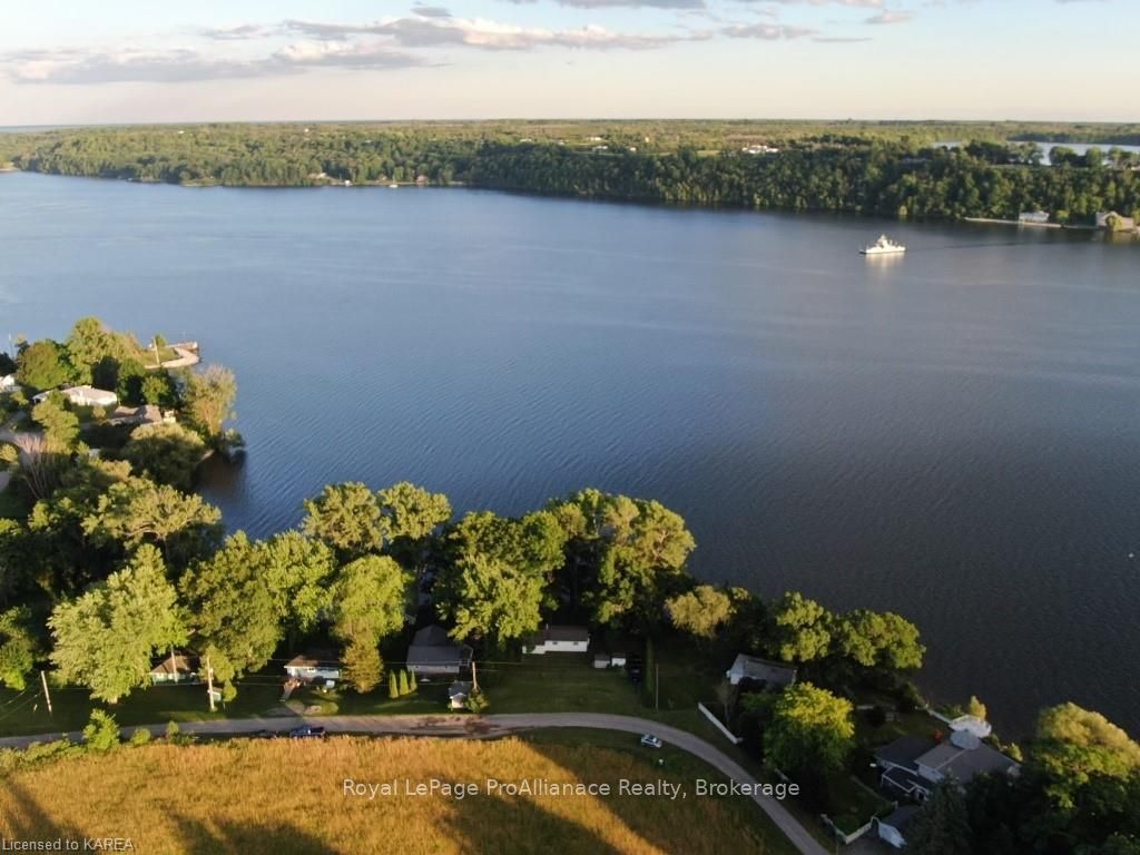 32 QUINTE VIEW Road