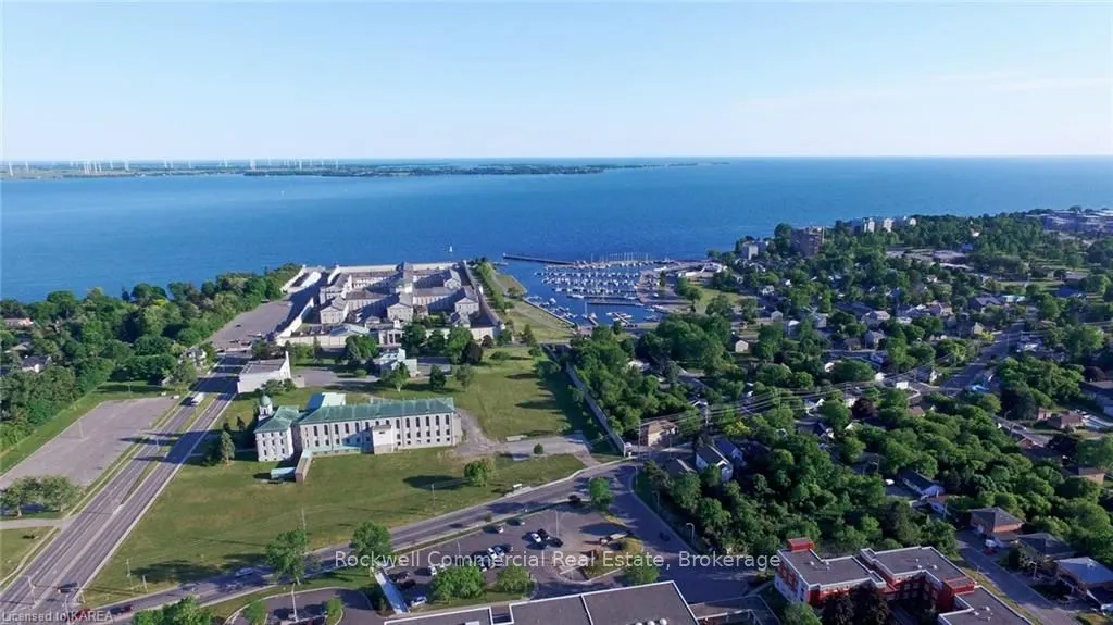 30 SIR JOHN A MACDONALD Boulevard