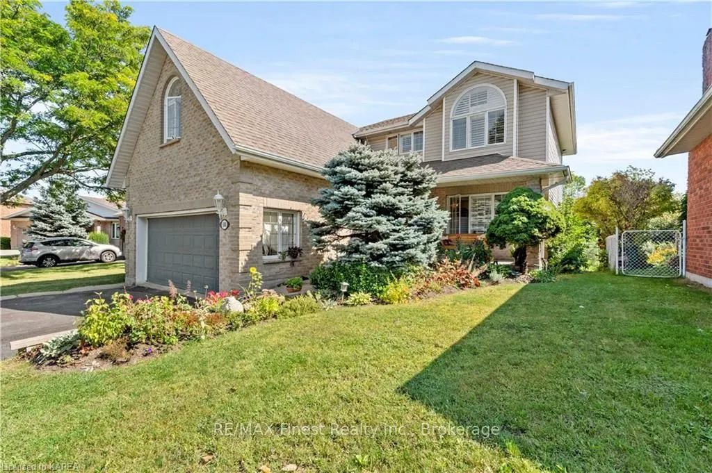 688 PARKSIDE Crescent
