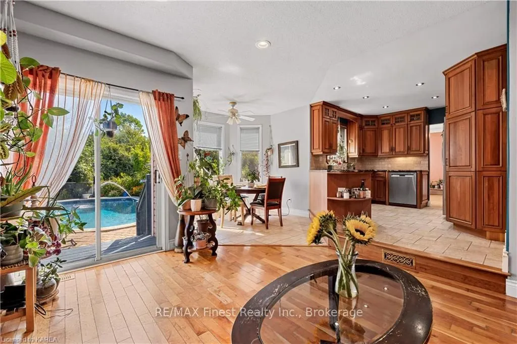 688 PARKSIDE Crescent