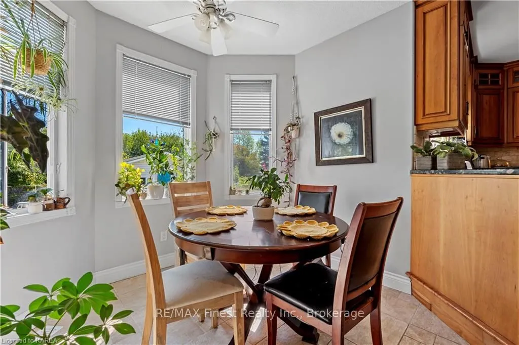 688 PARKSIDE Crescent