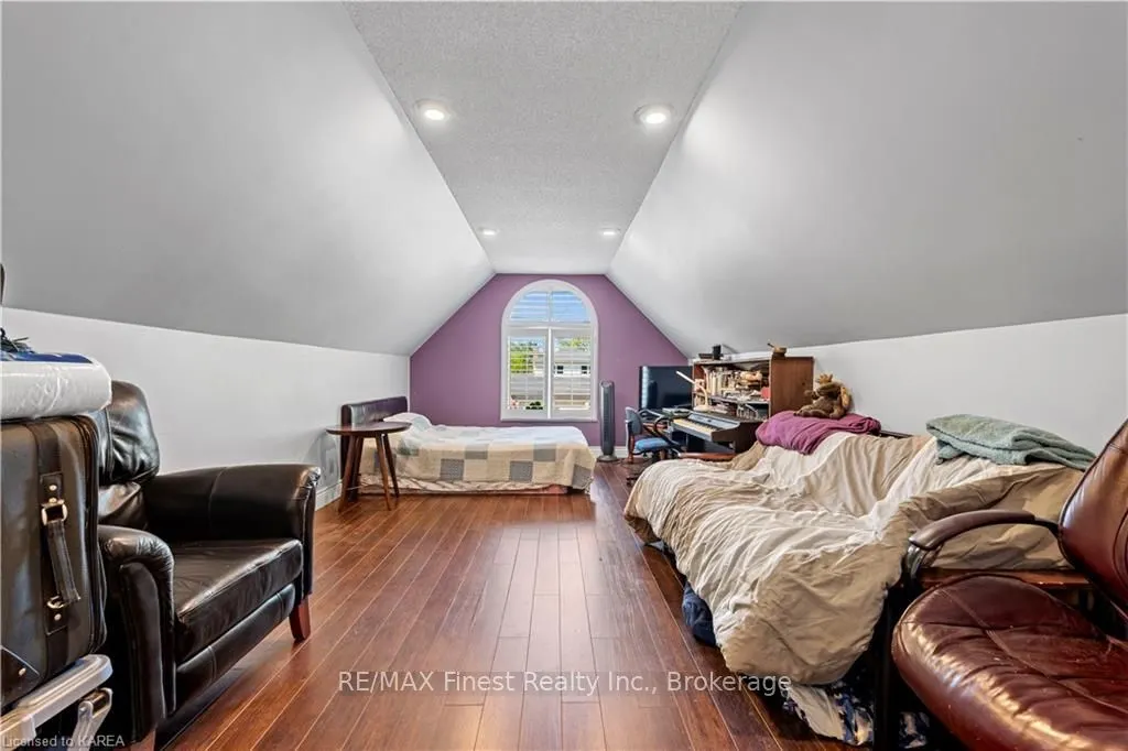 688 PARKSIDE Crescent