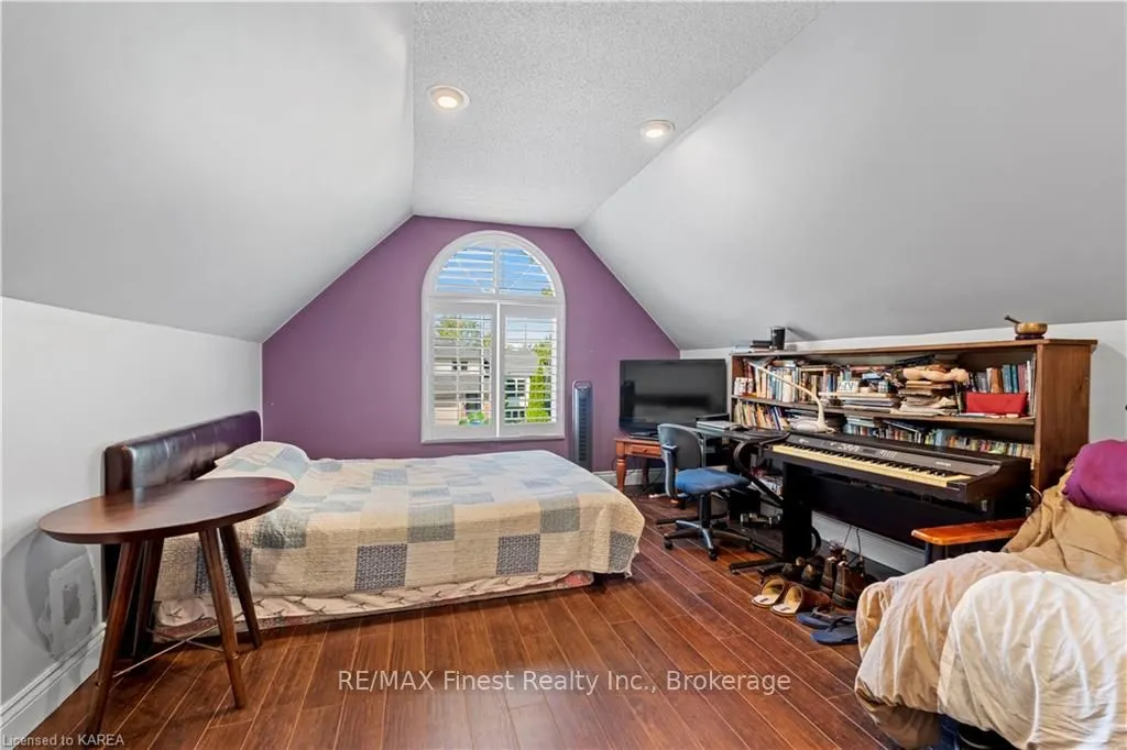 688 PARKSIDE Crescent